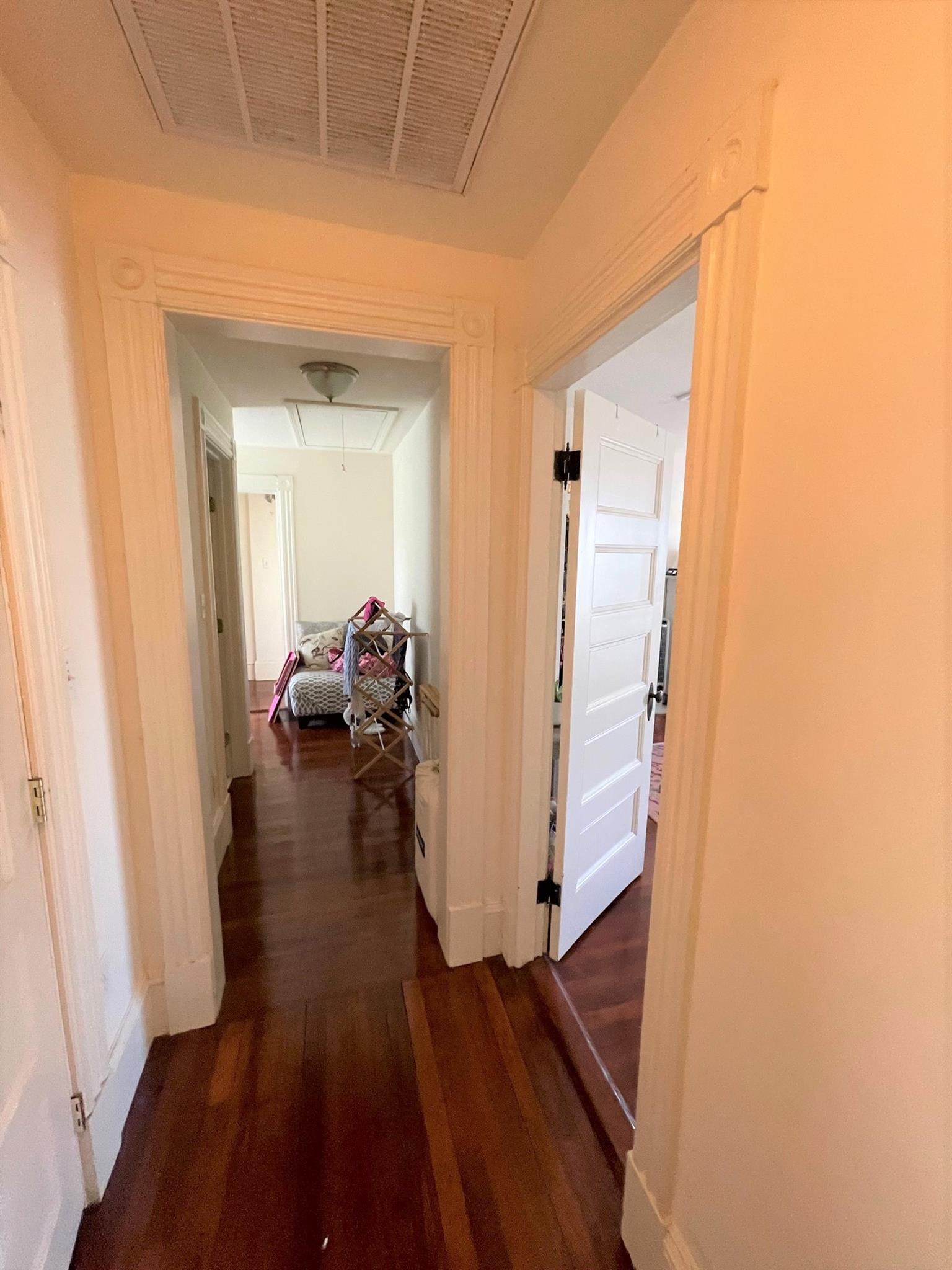 17 Upland Park, Magoun Square