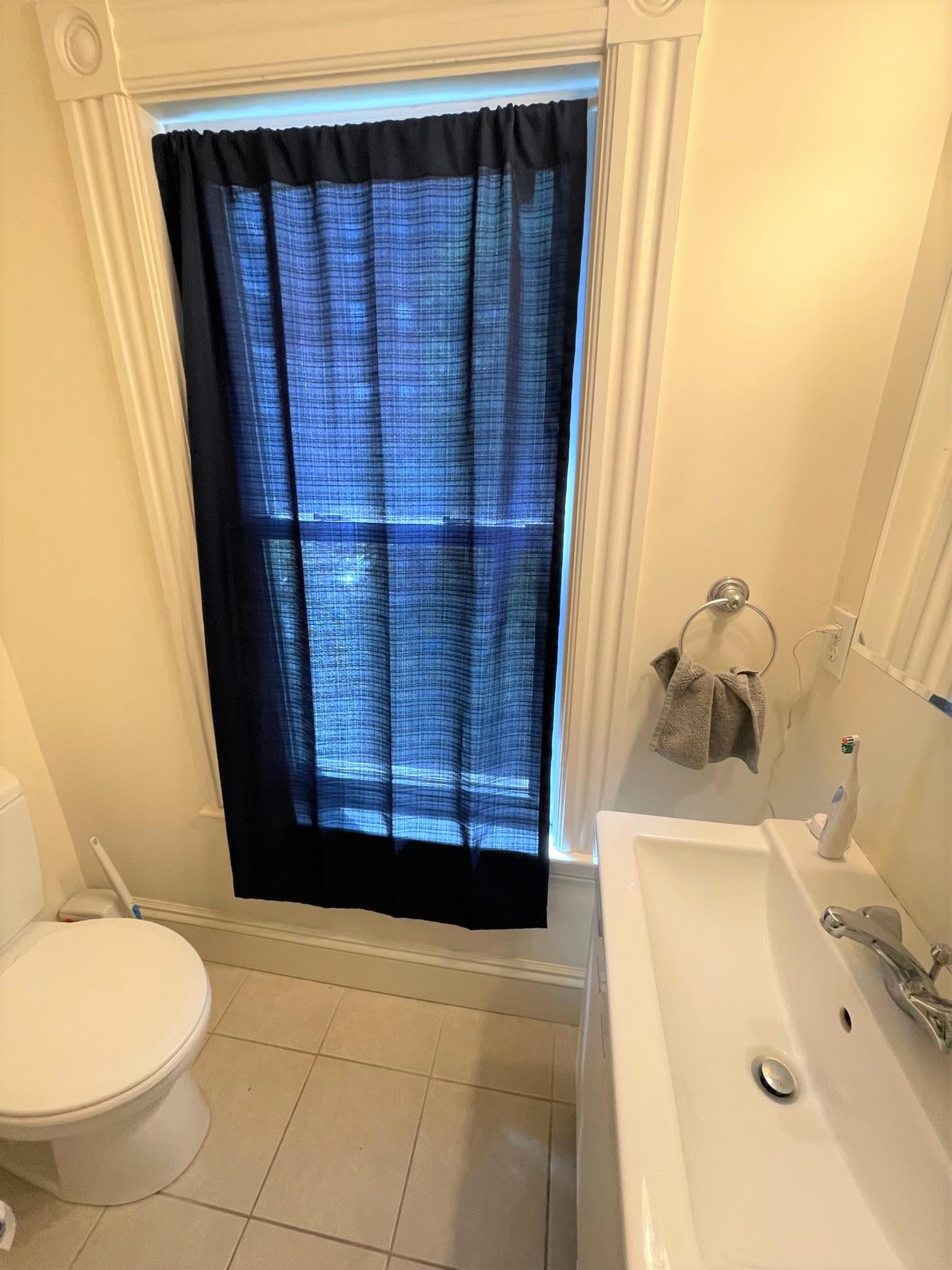 17 Upland Park, Magoun Square