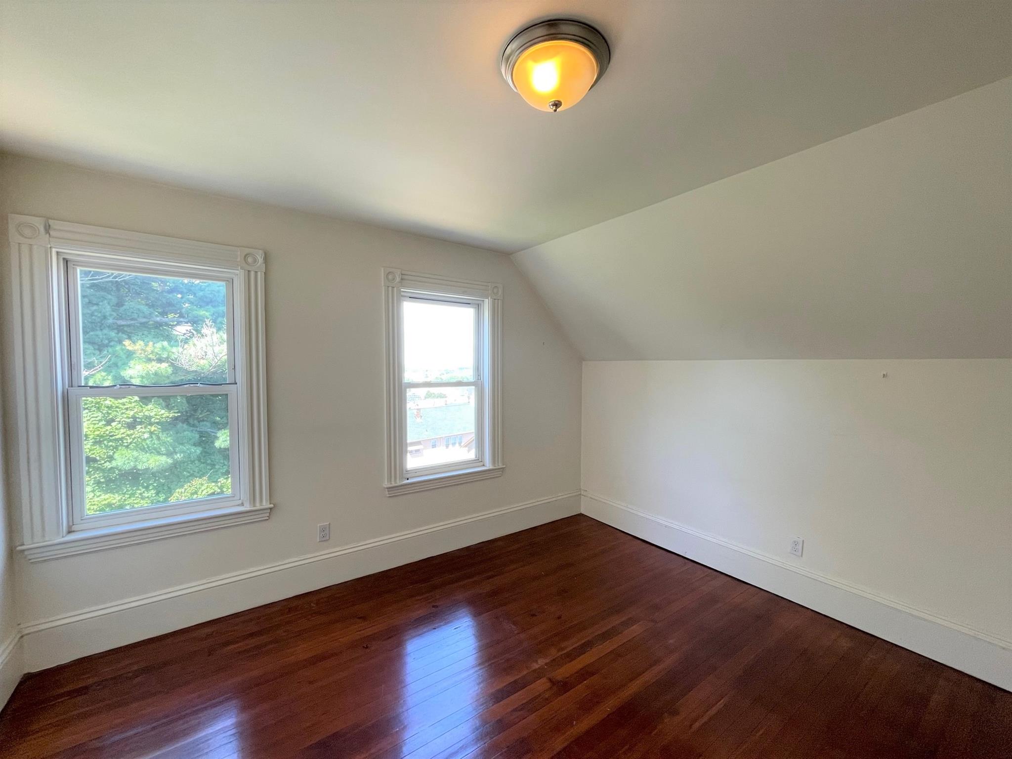 17 Upland Park, Magoun Square