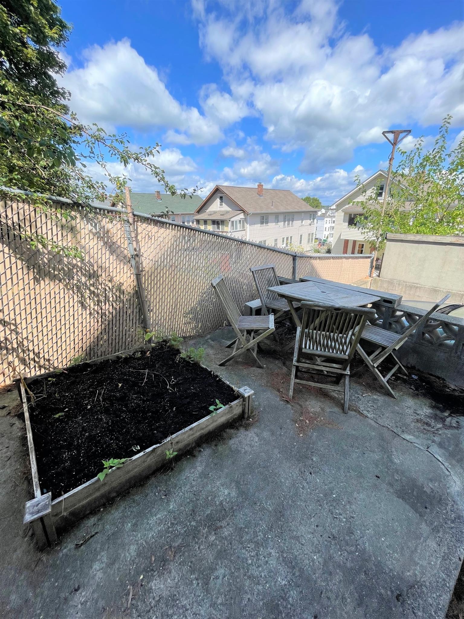 17 Upland Park, Magoun Square