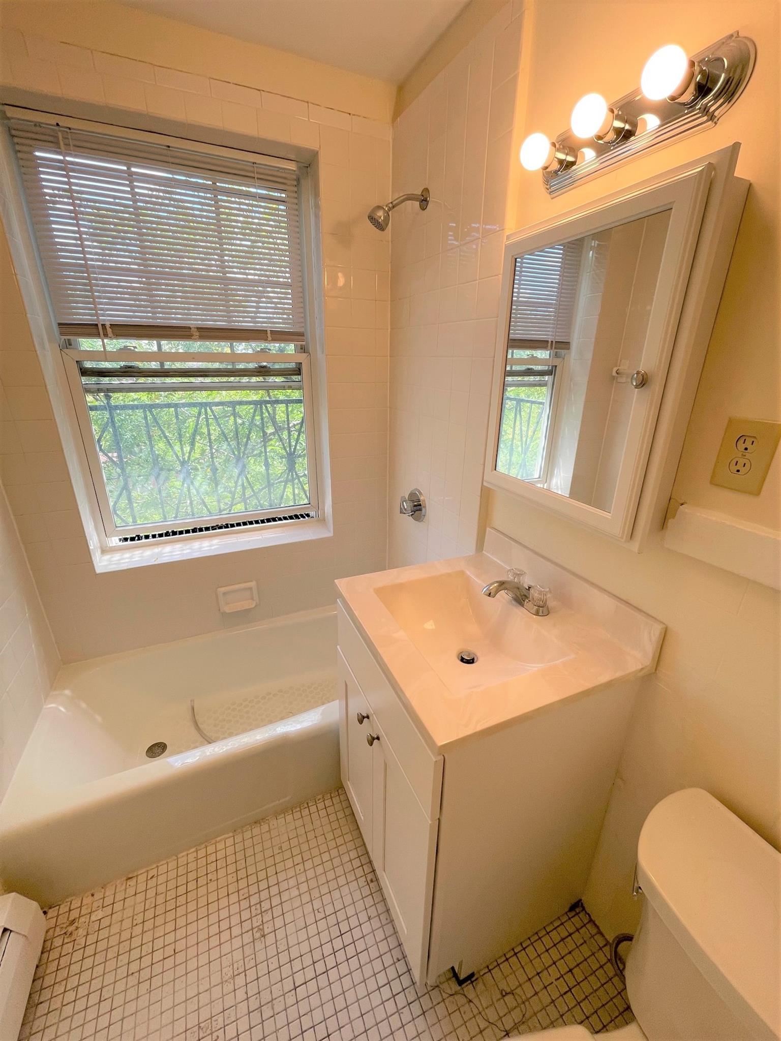 36 College Ave, Tufts