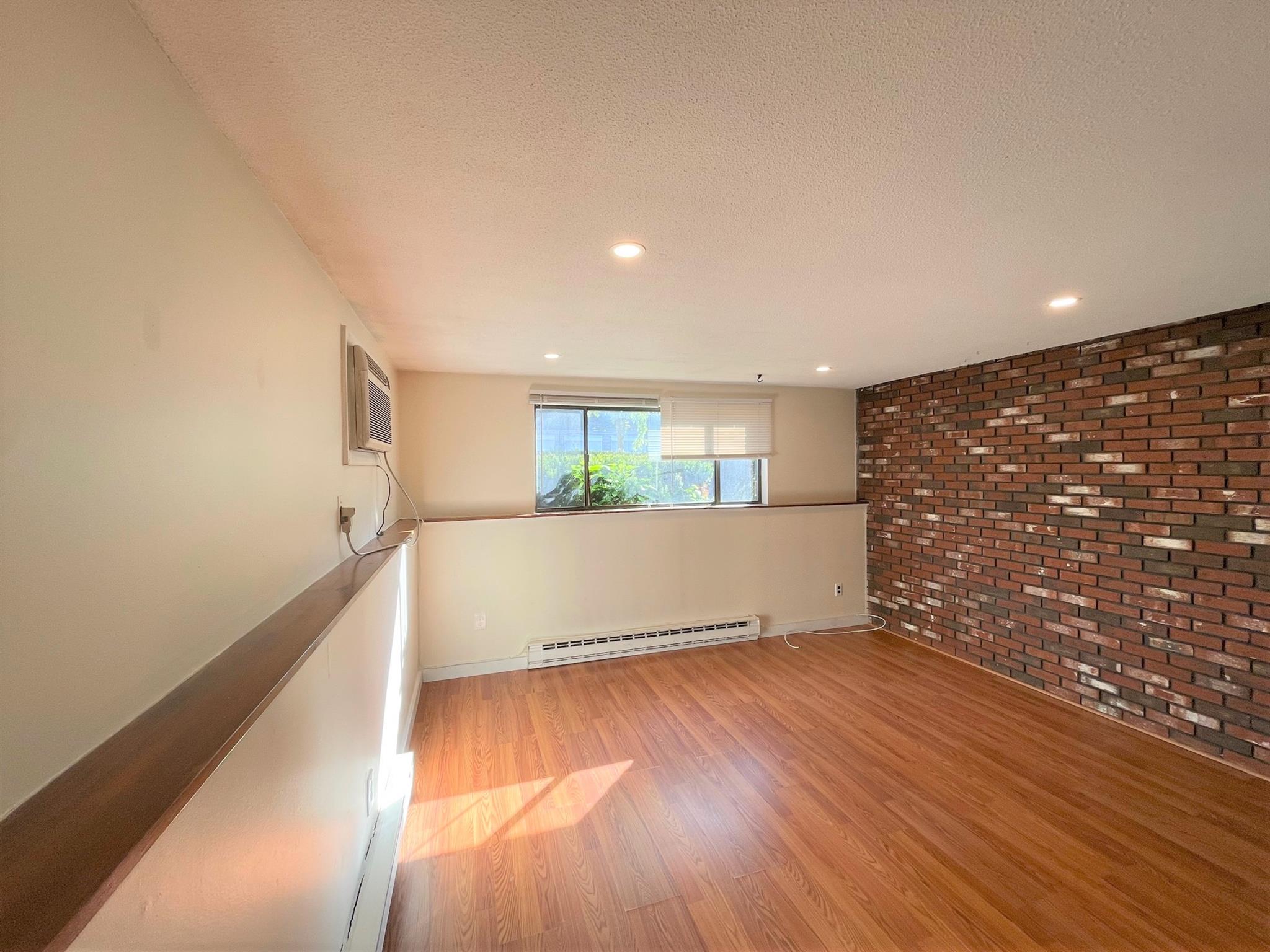 102 Alpine St, Magoun Square