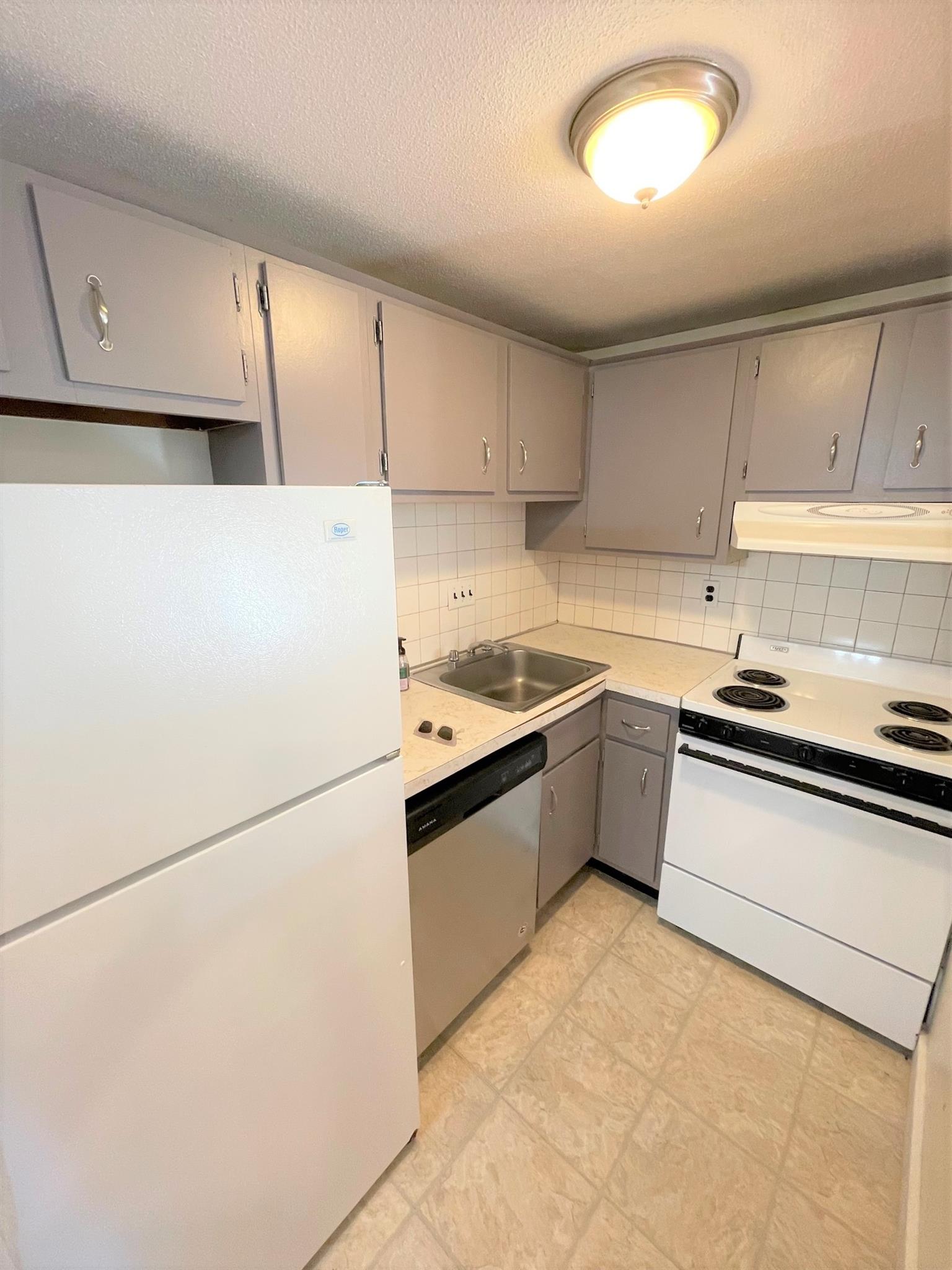 102 Alpine St, Magoun Square