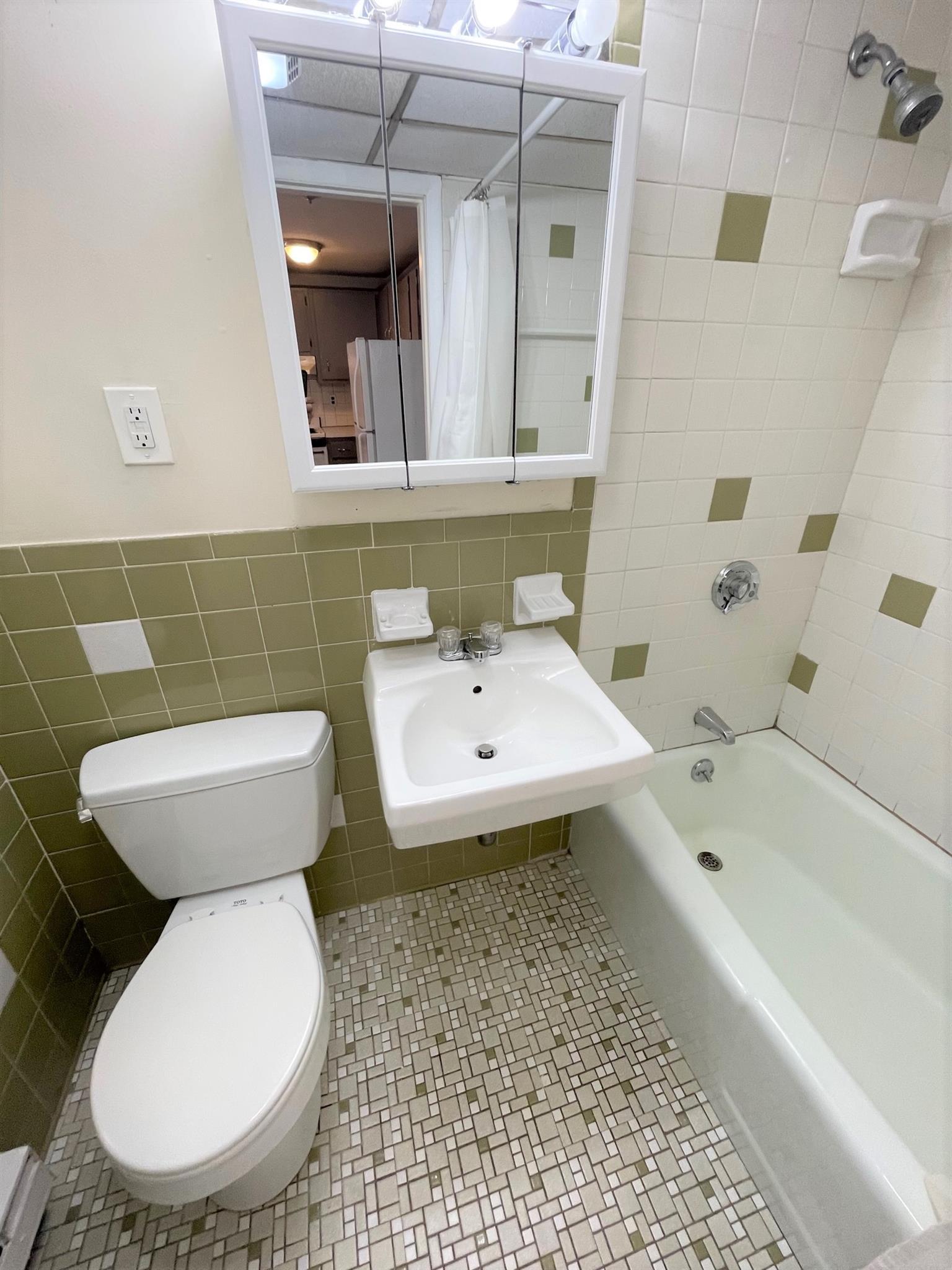 102 Alpine St, Magoun Square