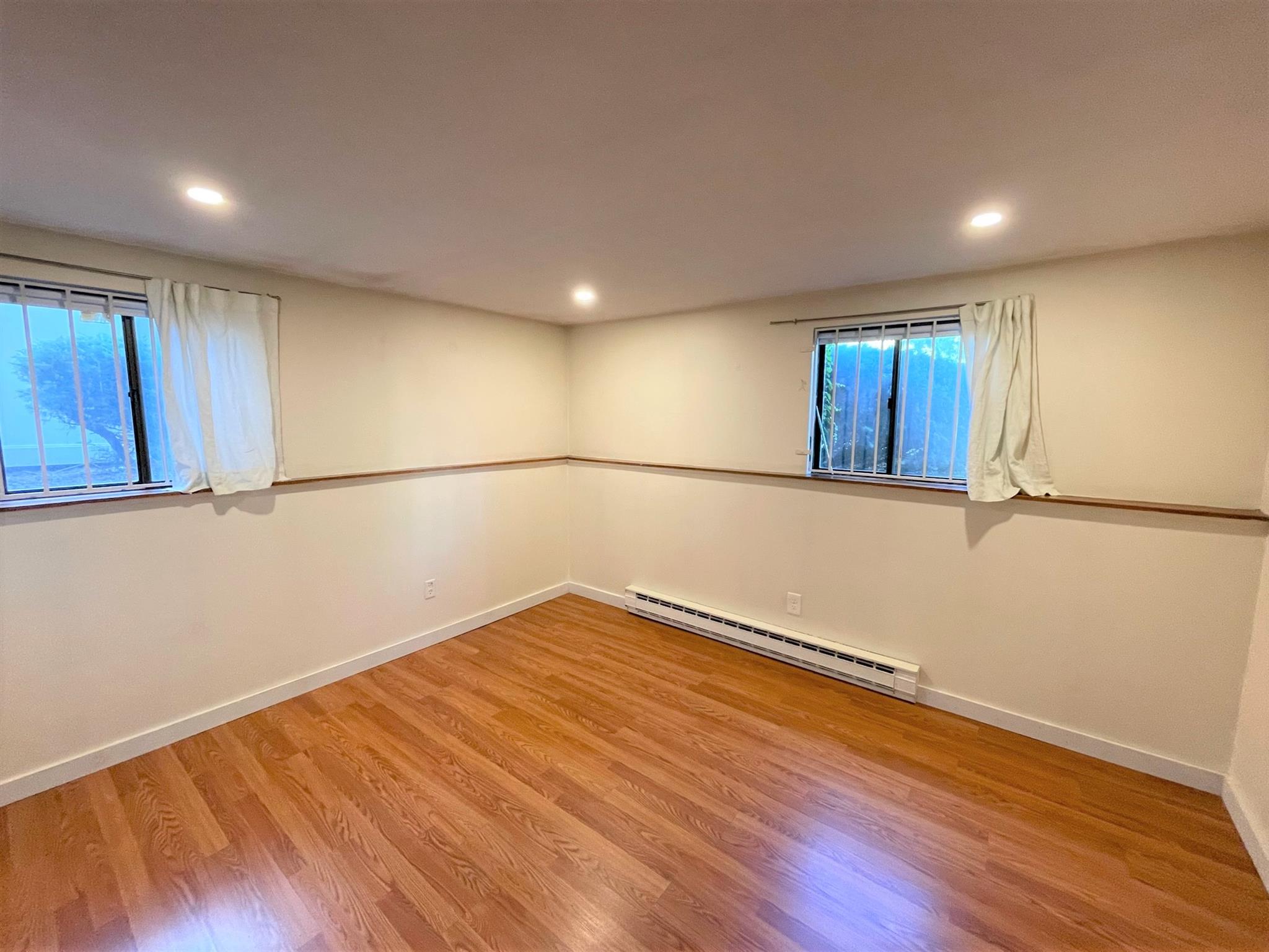 102 Alpine St, Magoun Square