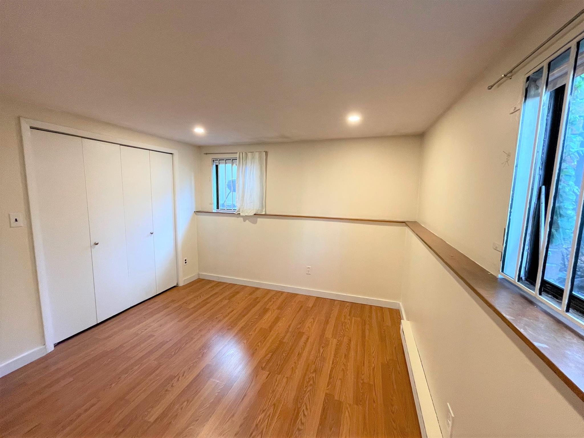 102 Alpine St, Magoun Square