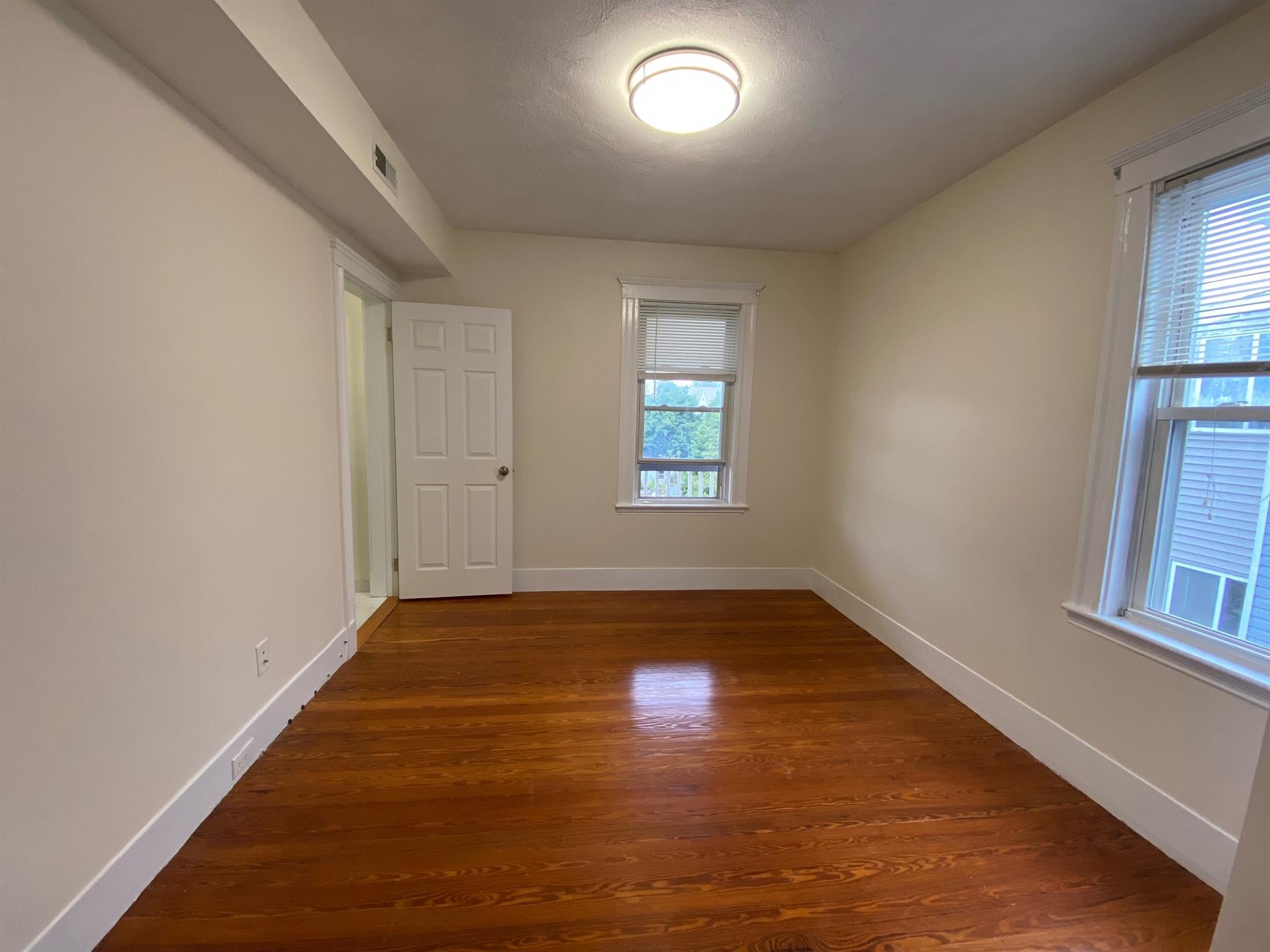 65 Conwell Ave, Davis Square