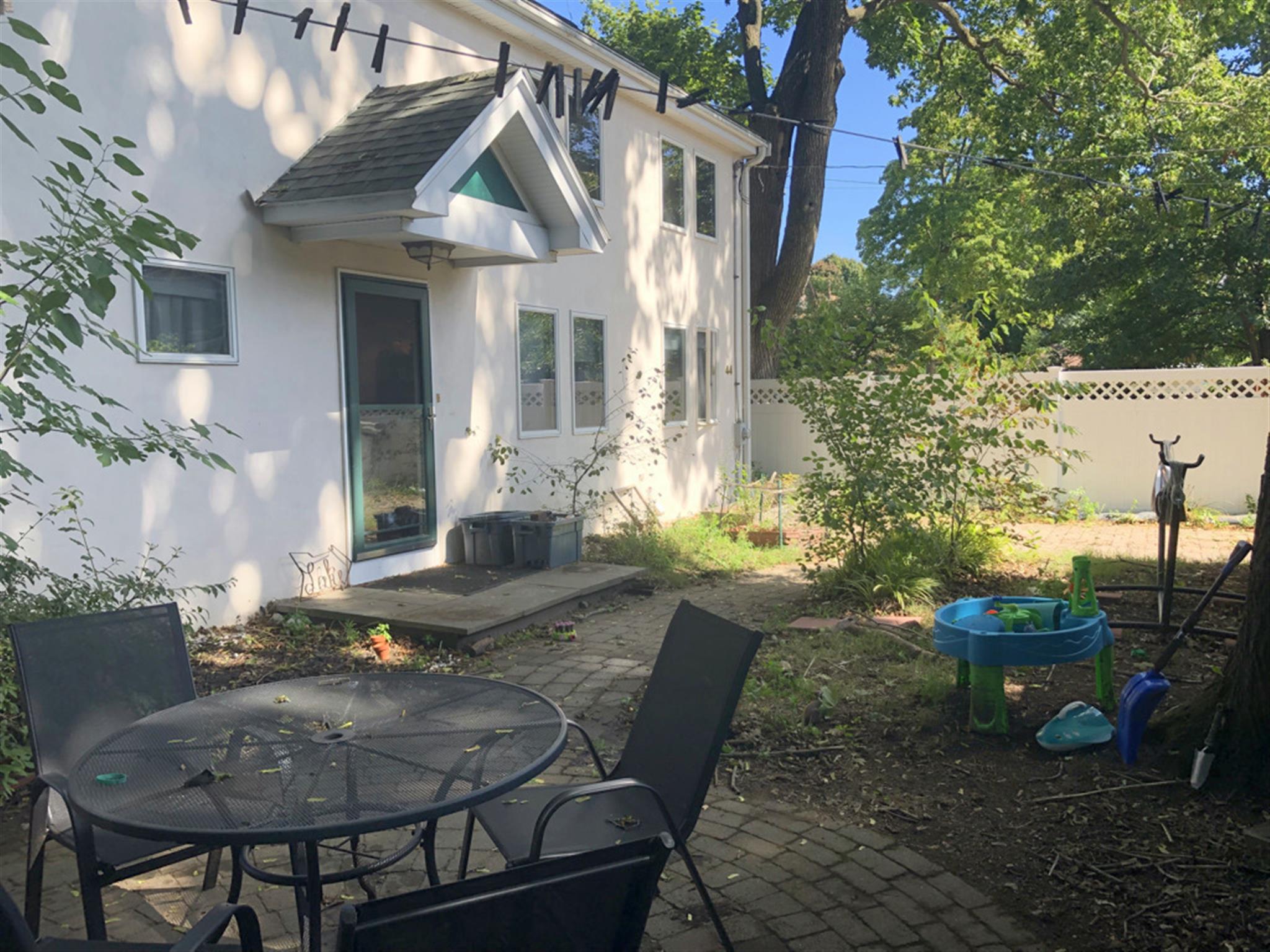 44 Monument St, Medford