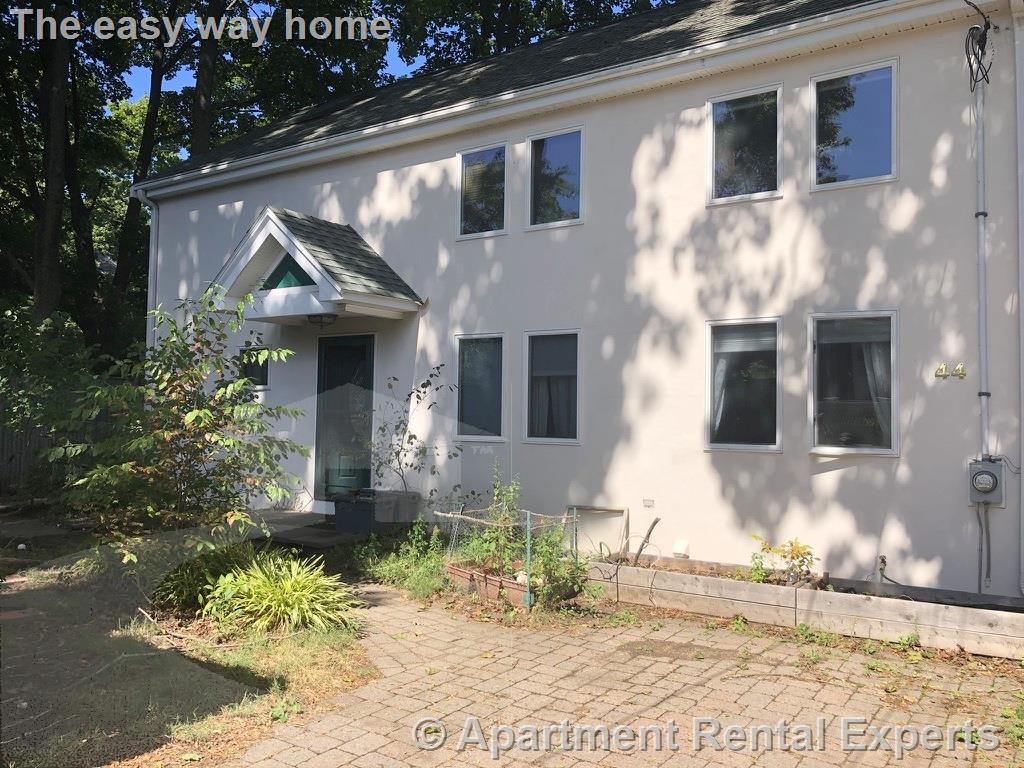 44 Monument, Medford