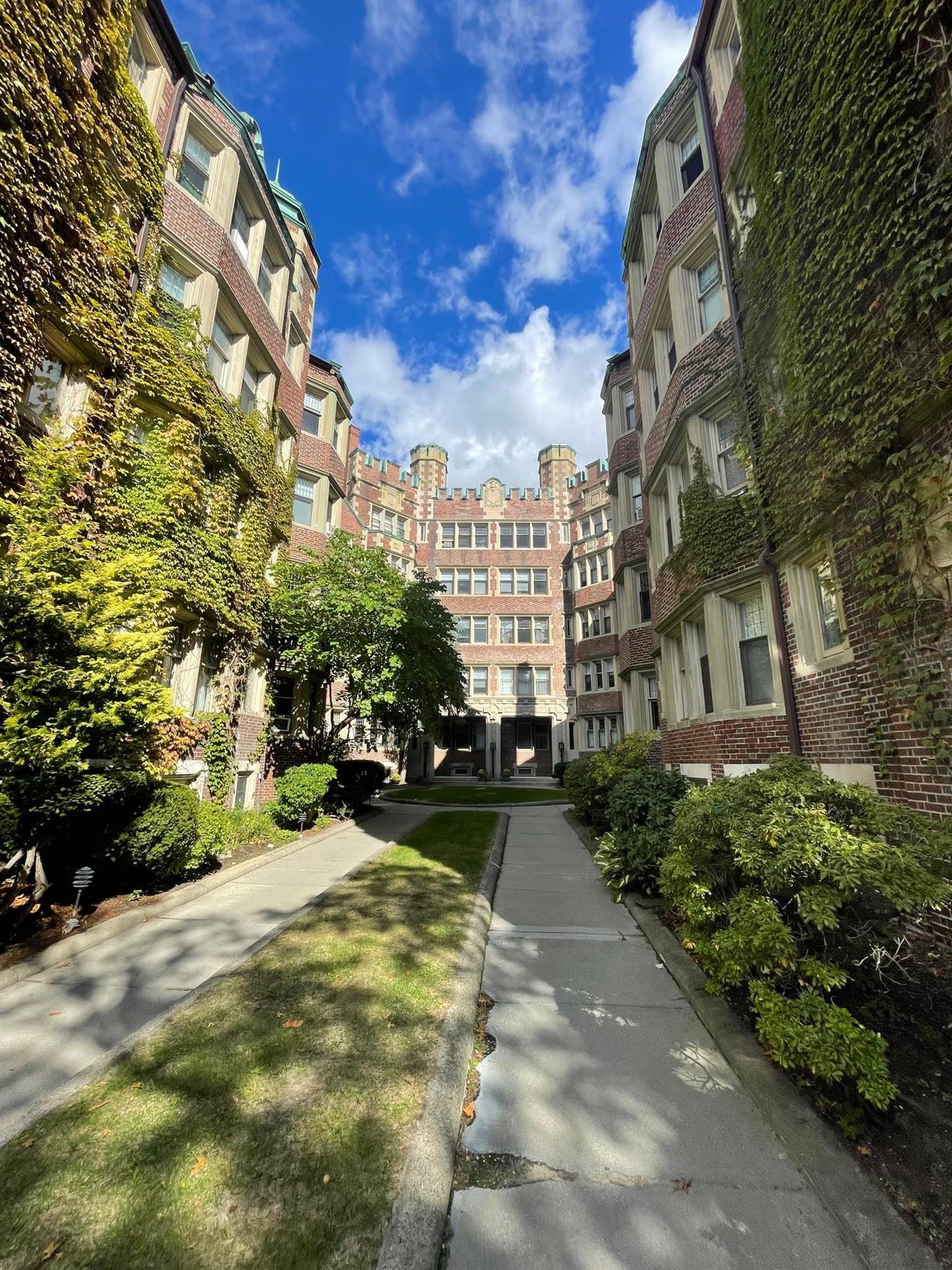 10 Dana St, Harvard Square