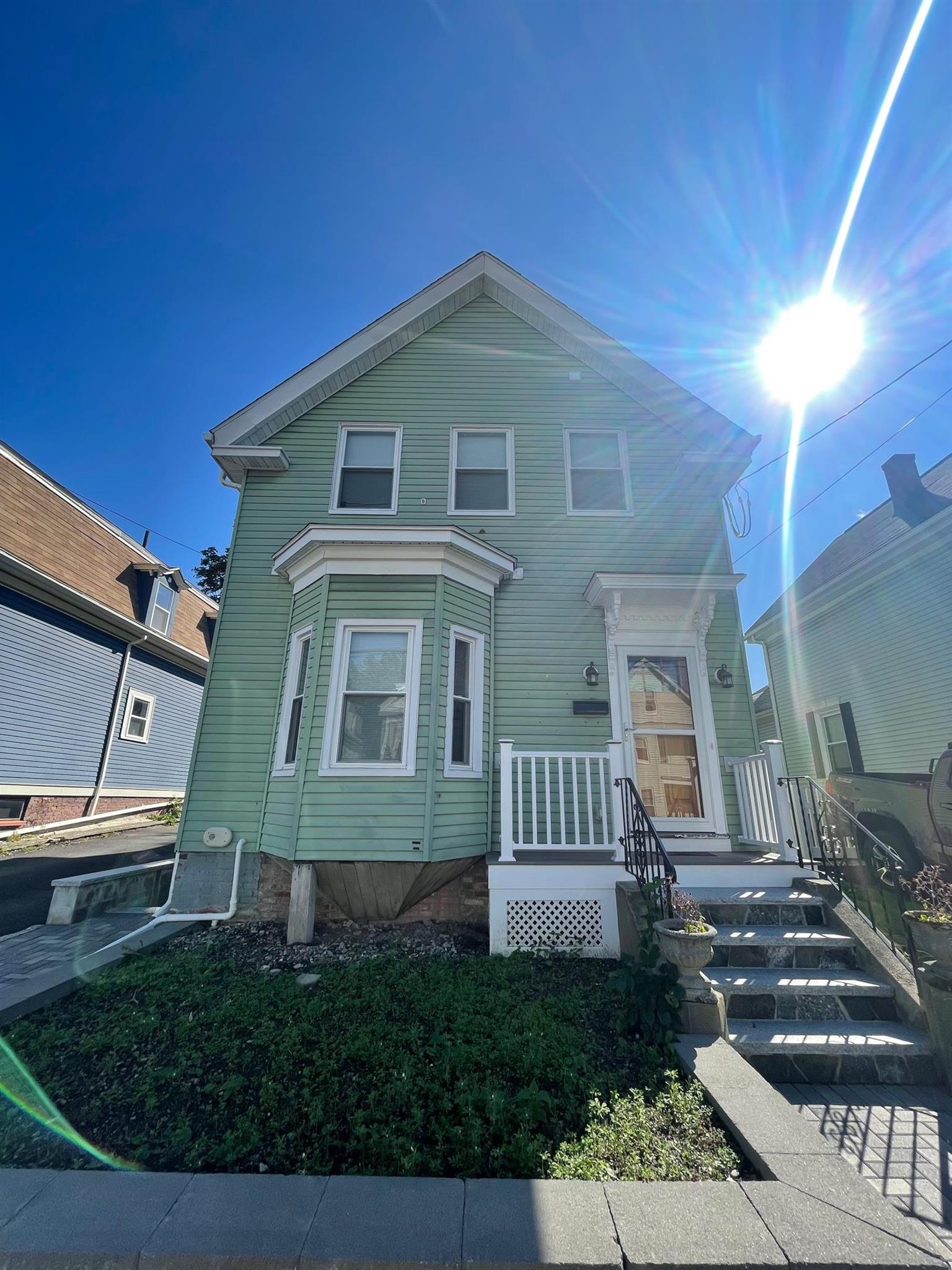 52 Albion St, Medford