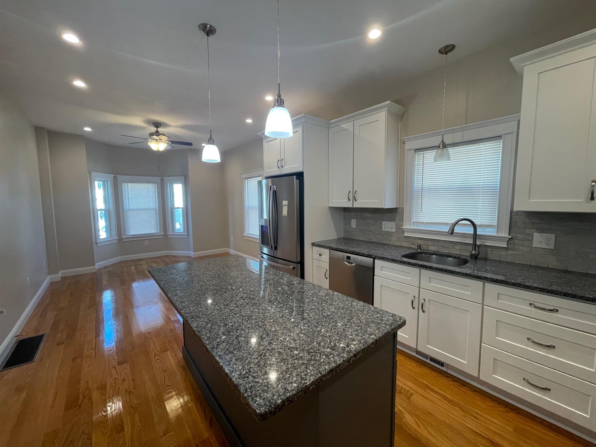 52 Albion St, Medford