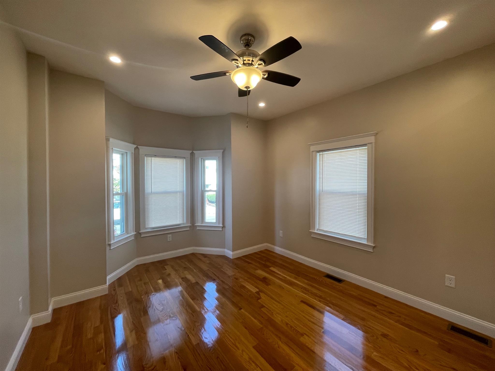 52 Albion St, Medford