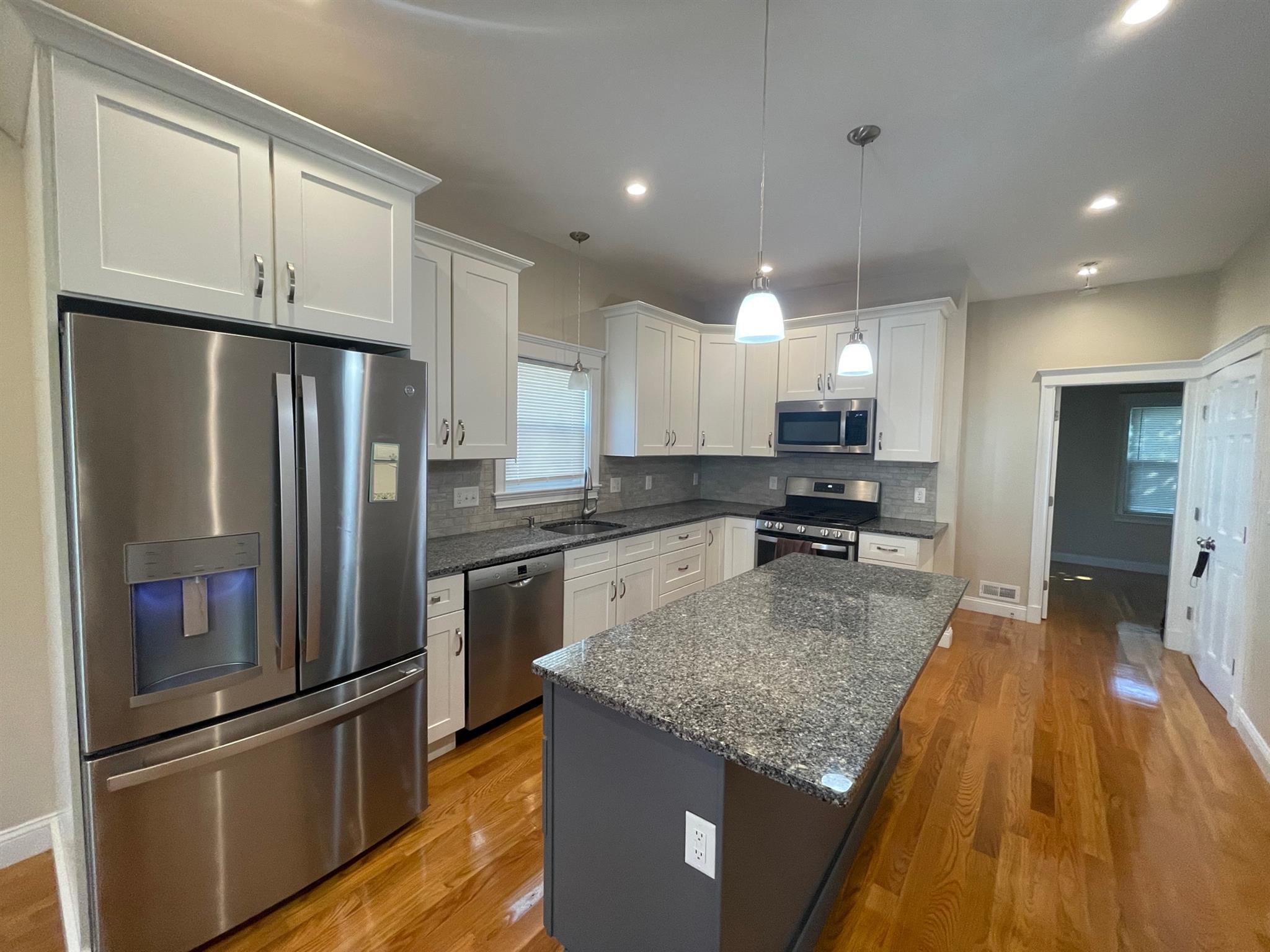 52 Albion St, Medford