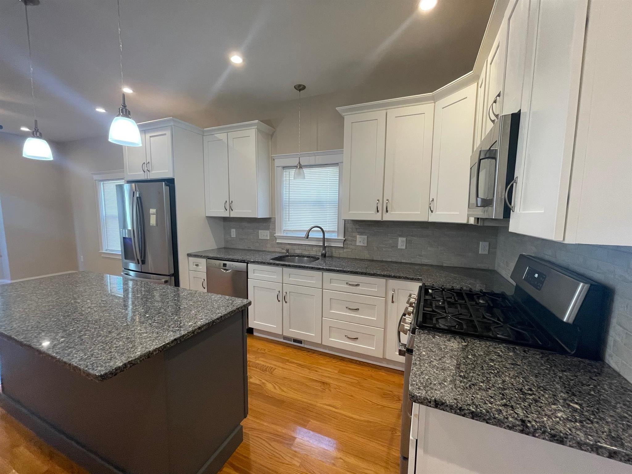 52 Albion St, Medford