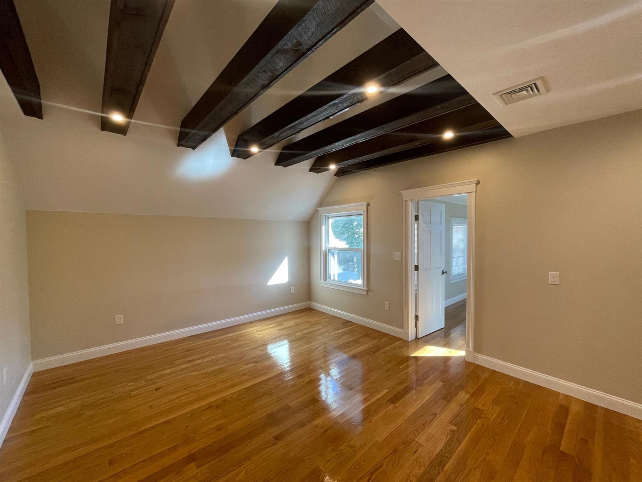 52 Albion St, Medford