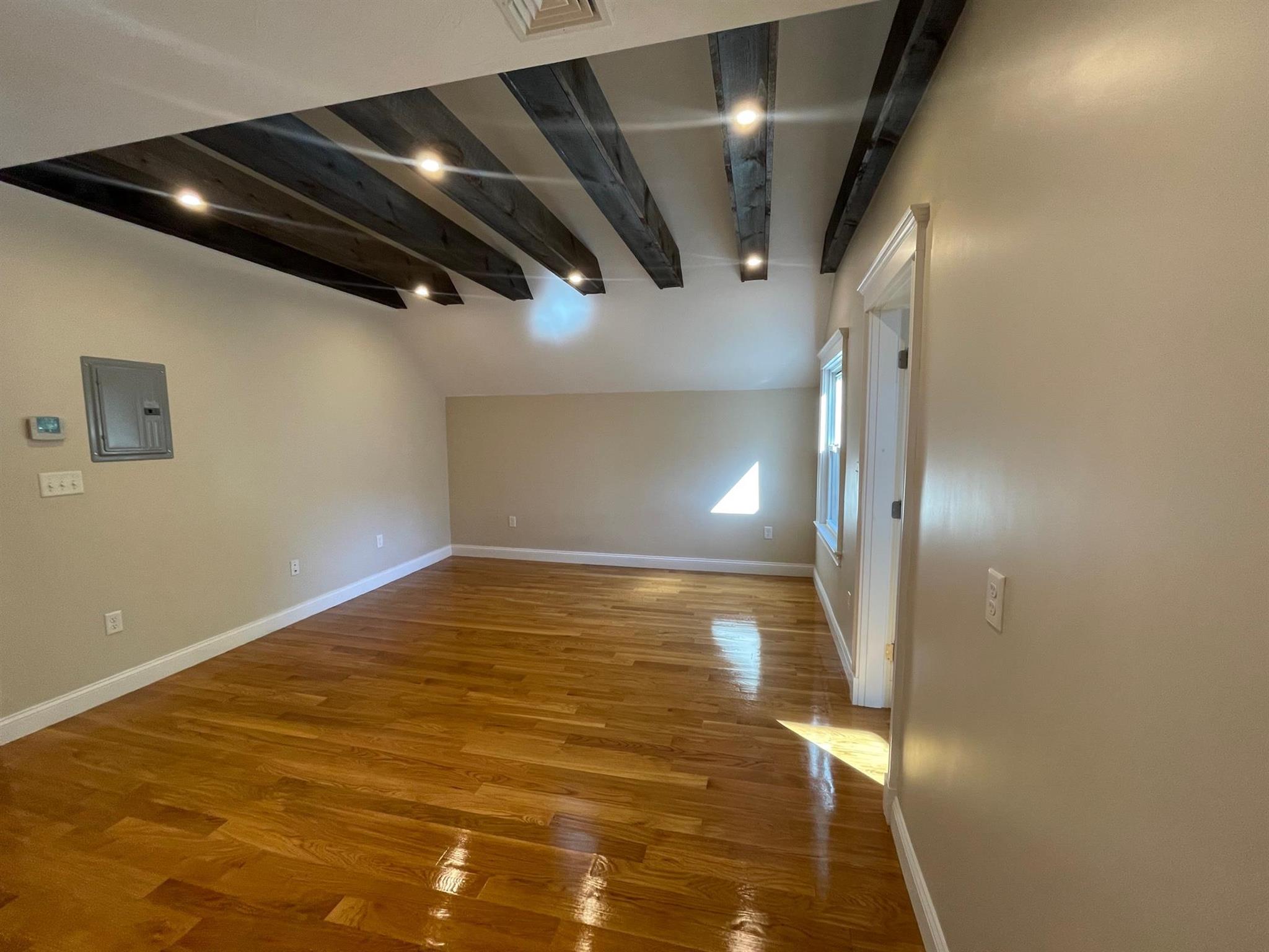 52 Albion St, Medford