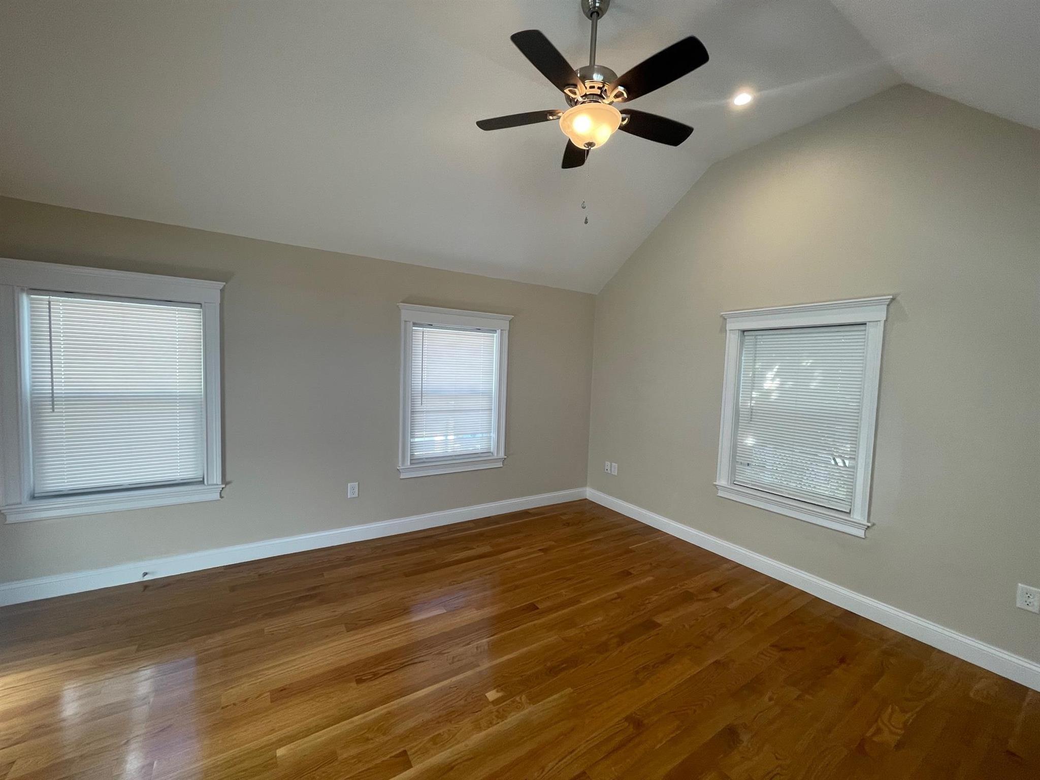 52 Albion St, Medford