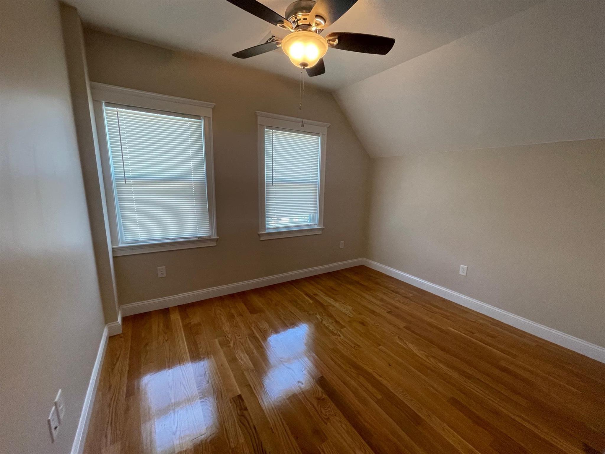 52 Albion St, Medford