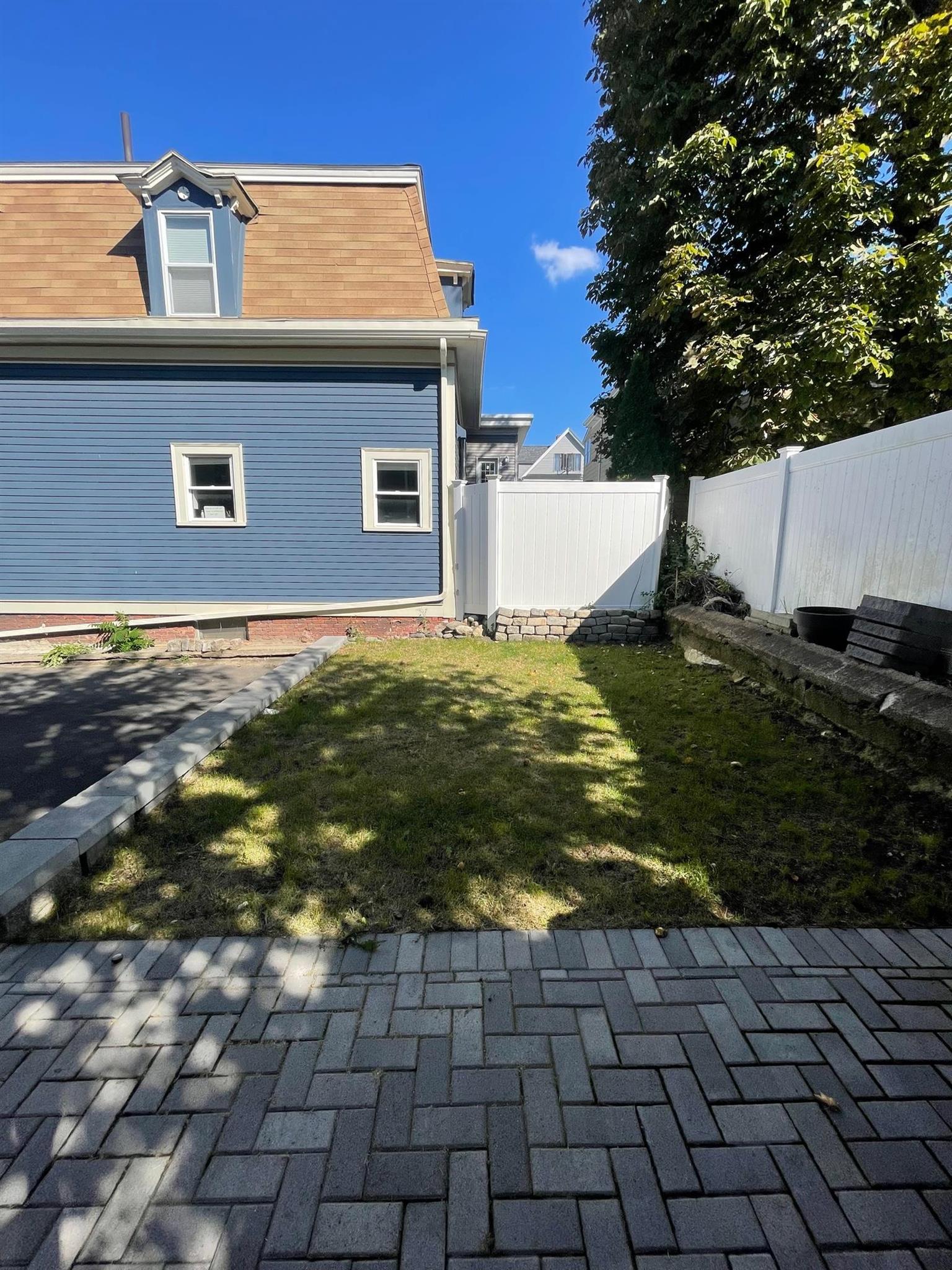 52 Albion St, Medford