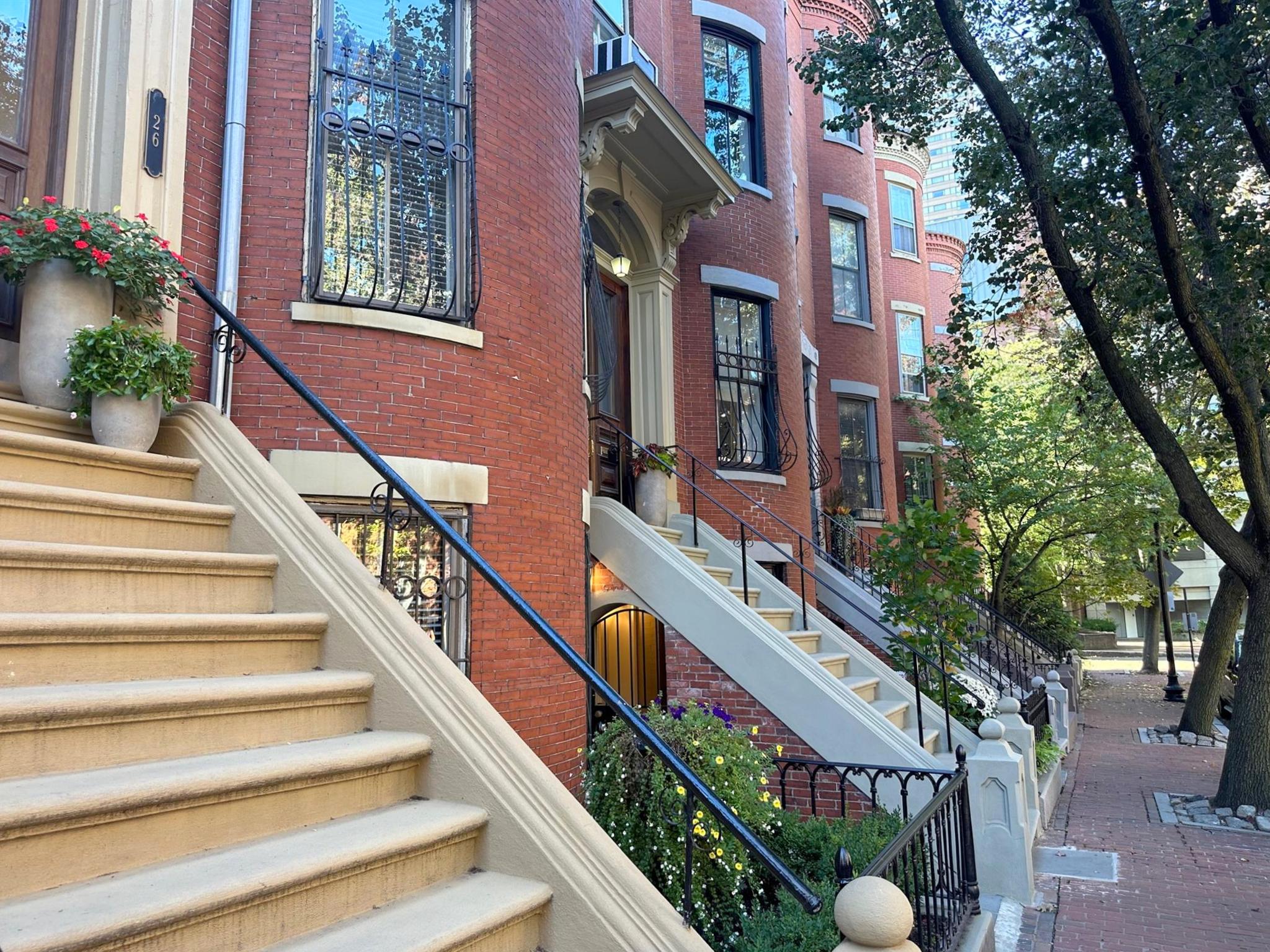 22 Yarmouth St, Back Bay