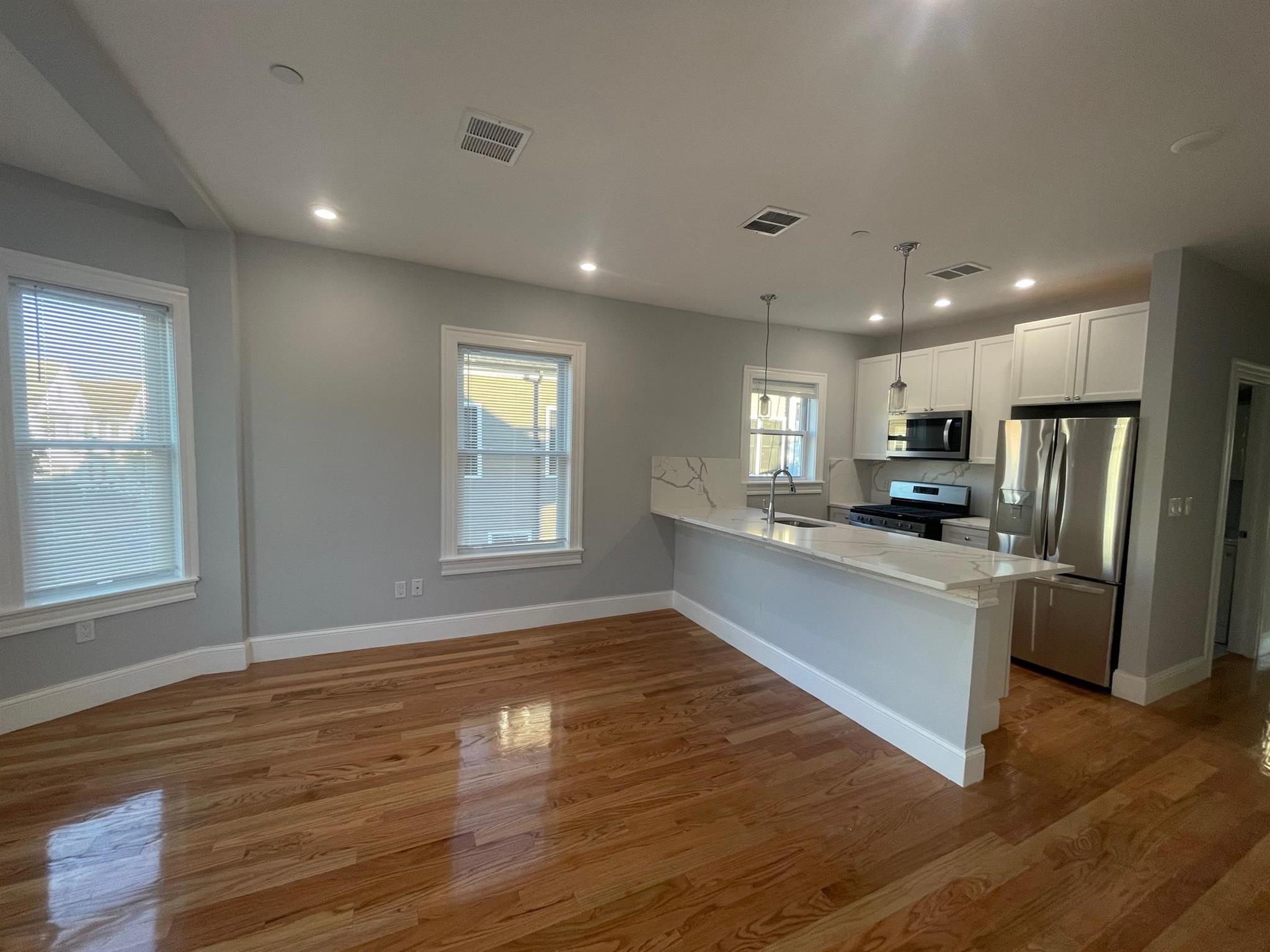 29 Alpine St, Powder House Square