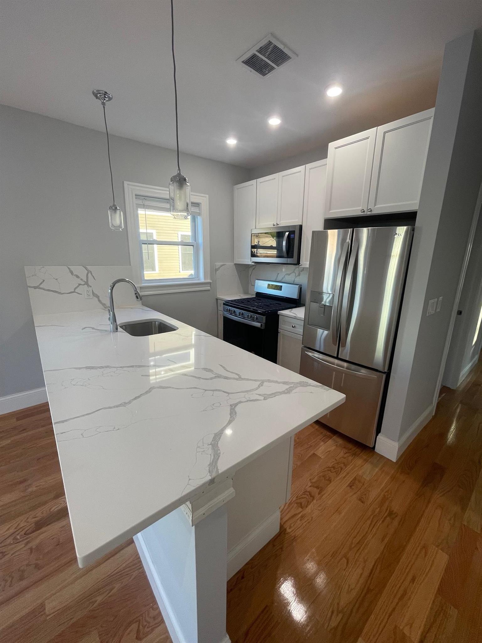 29 Alpine St, Powder House Square