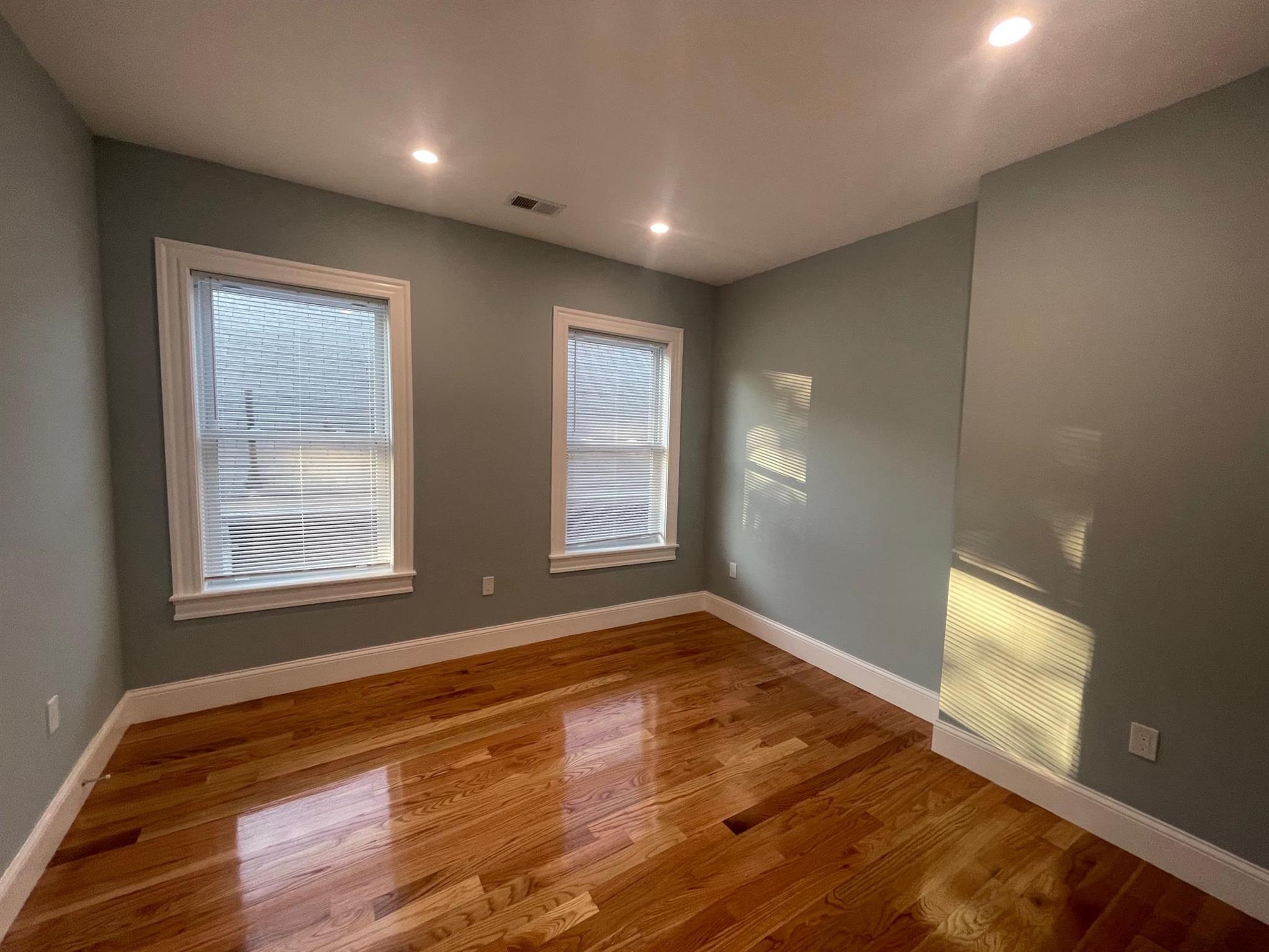 29 Alpine St, Powder House Square