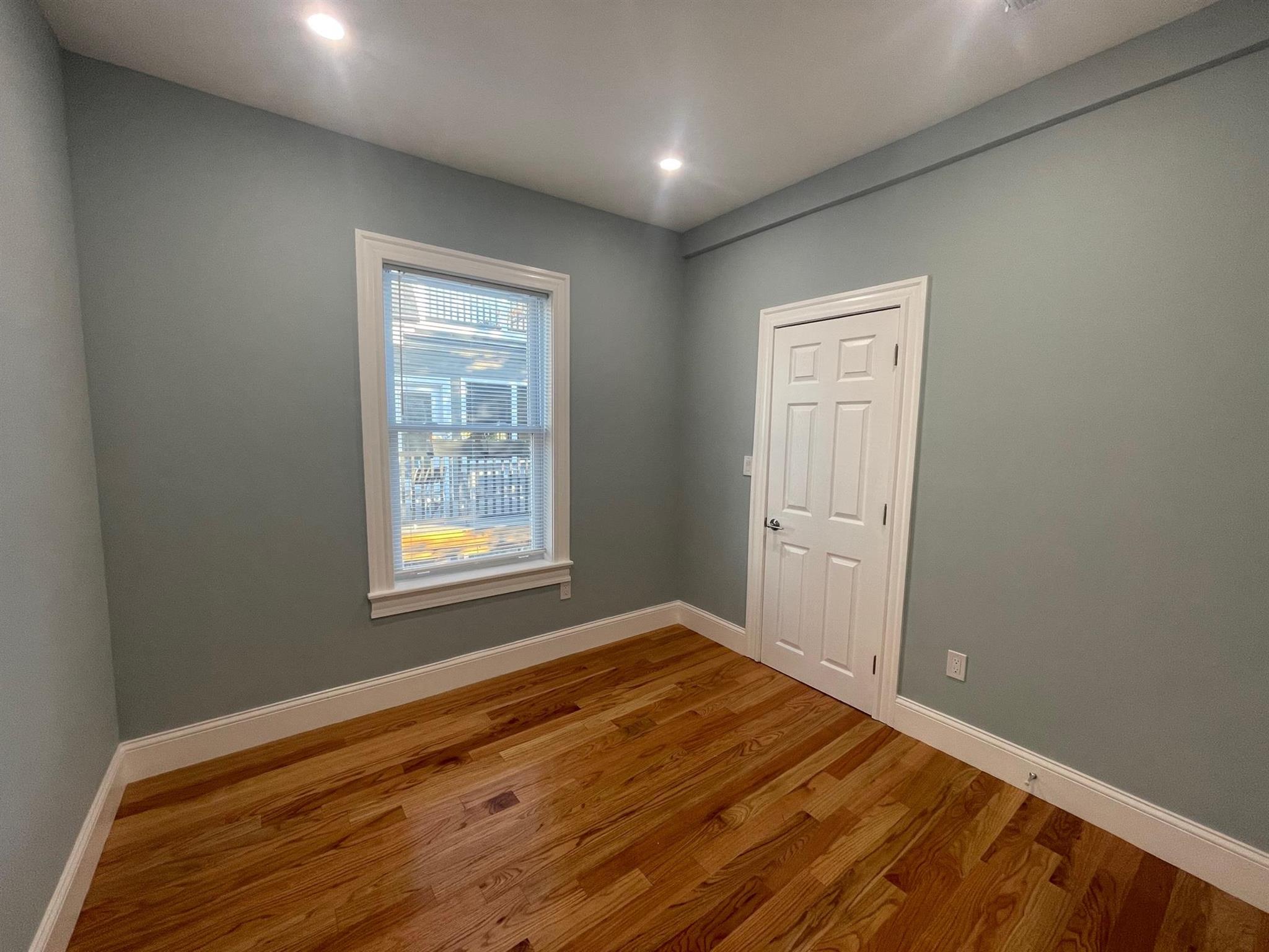 29 Alpine St, Powder House Square