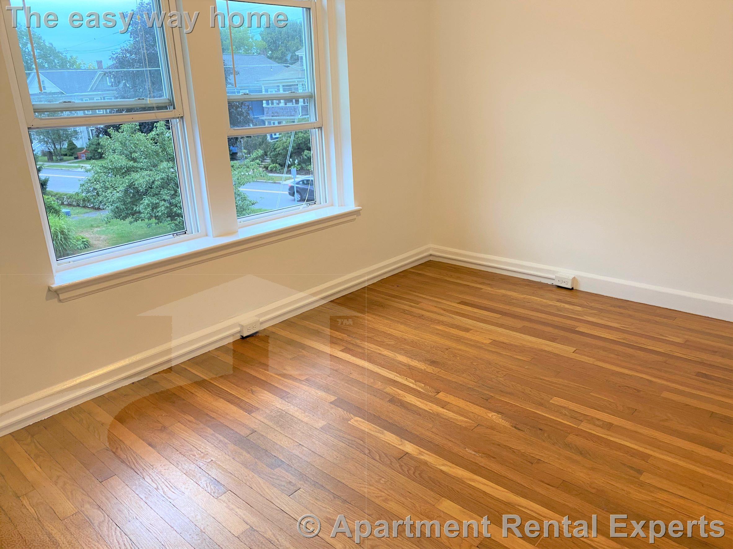 119 West Wyoming, Oak Grove - Pine Banks