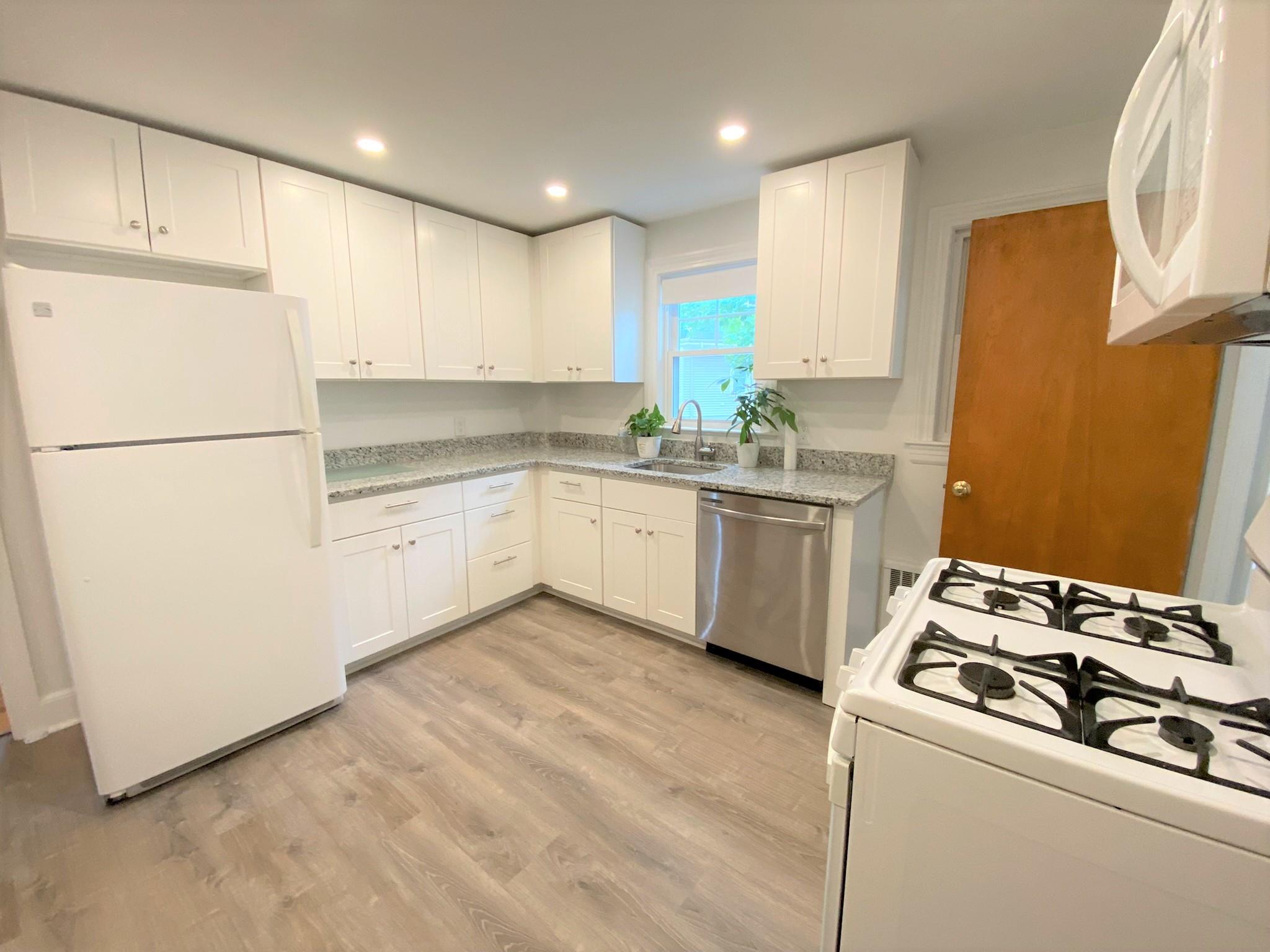 15 Grove St, Belmont Center