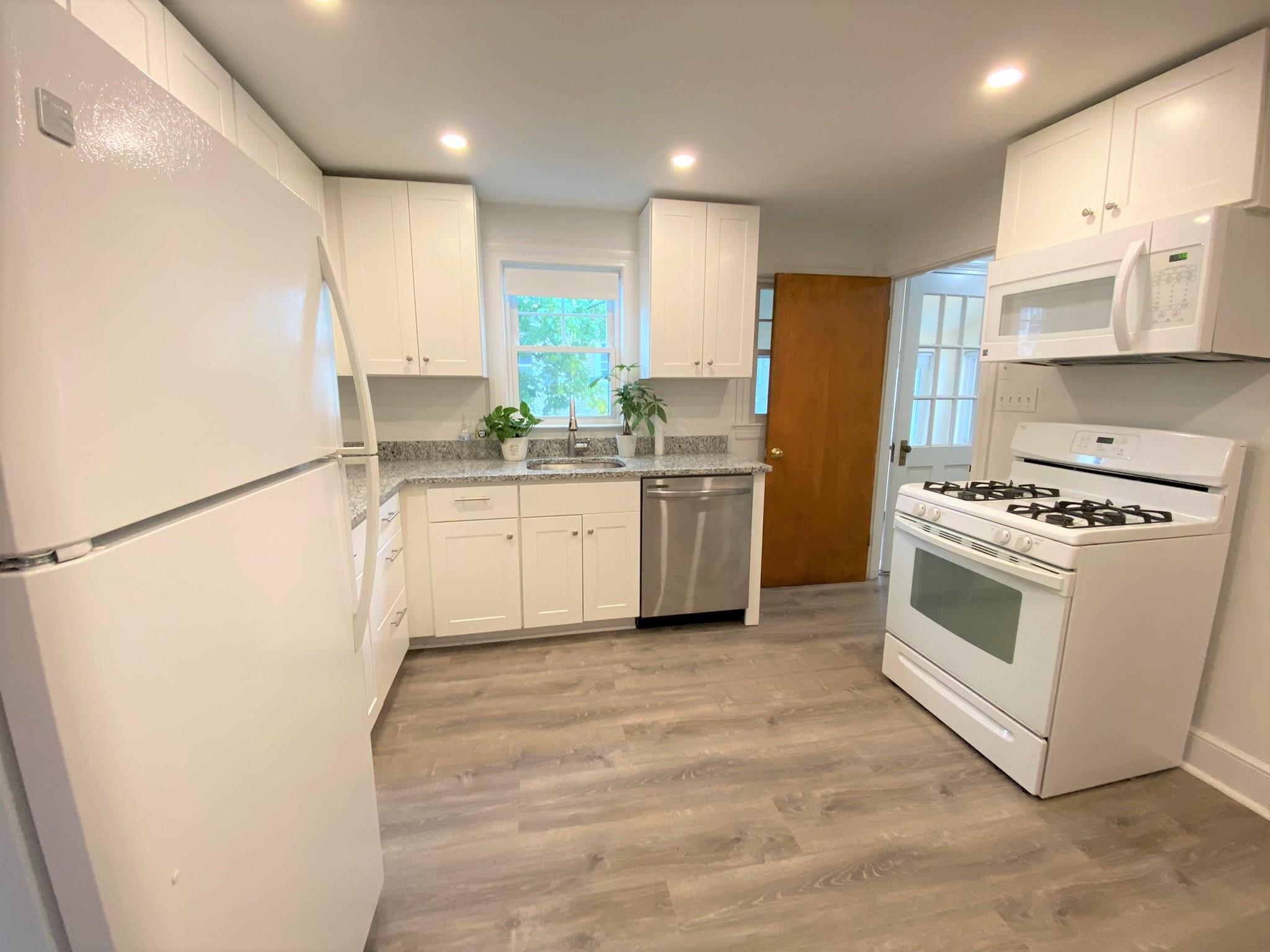 15 Grove St, Belmont Center