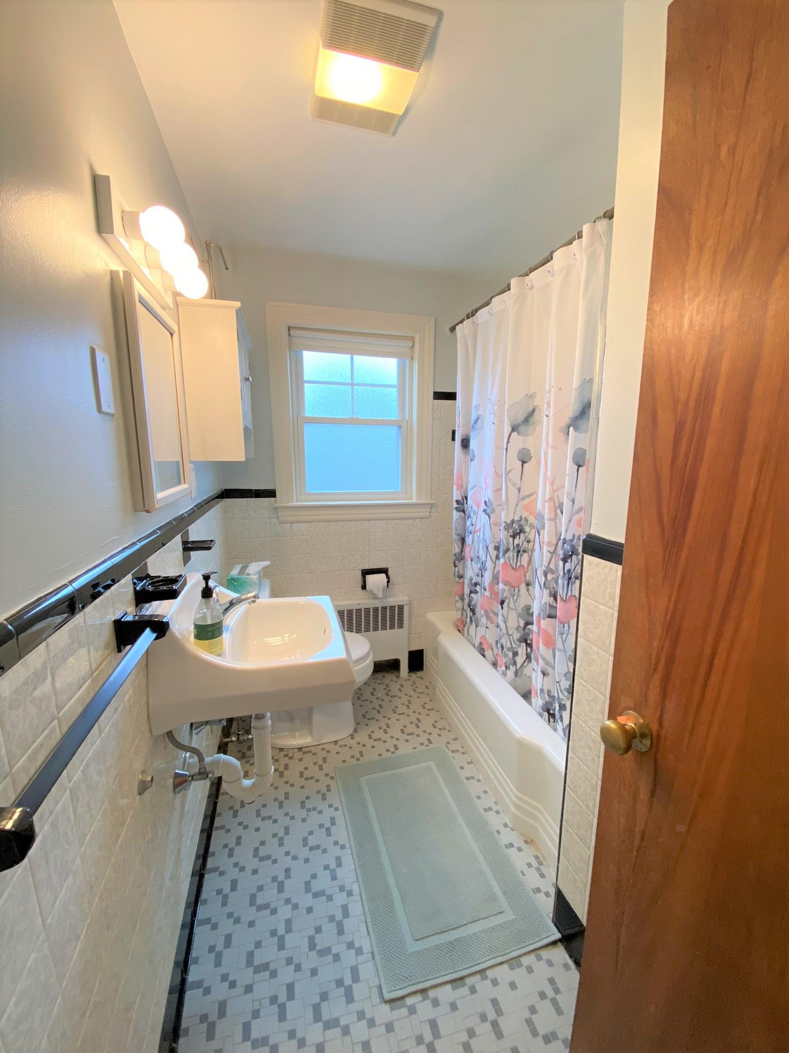 15 Grove St, Belmont Center