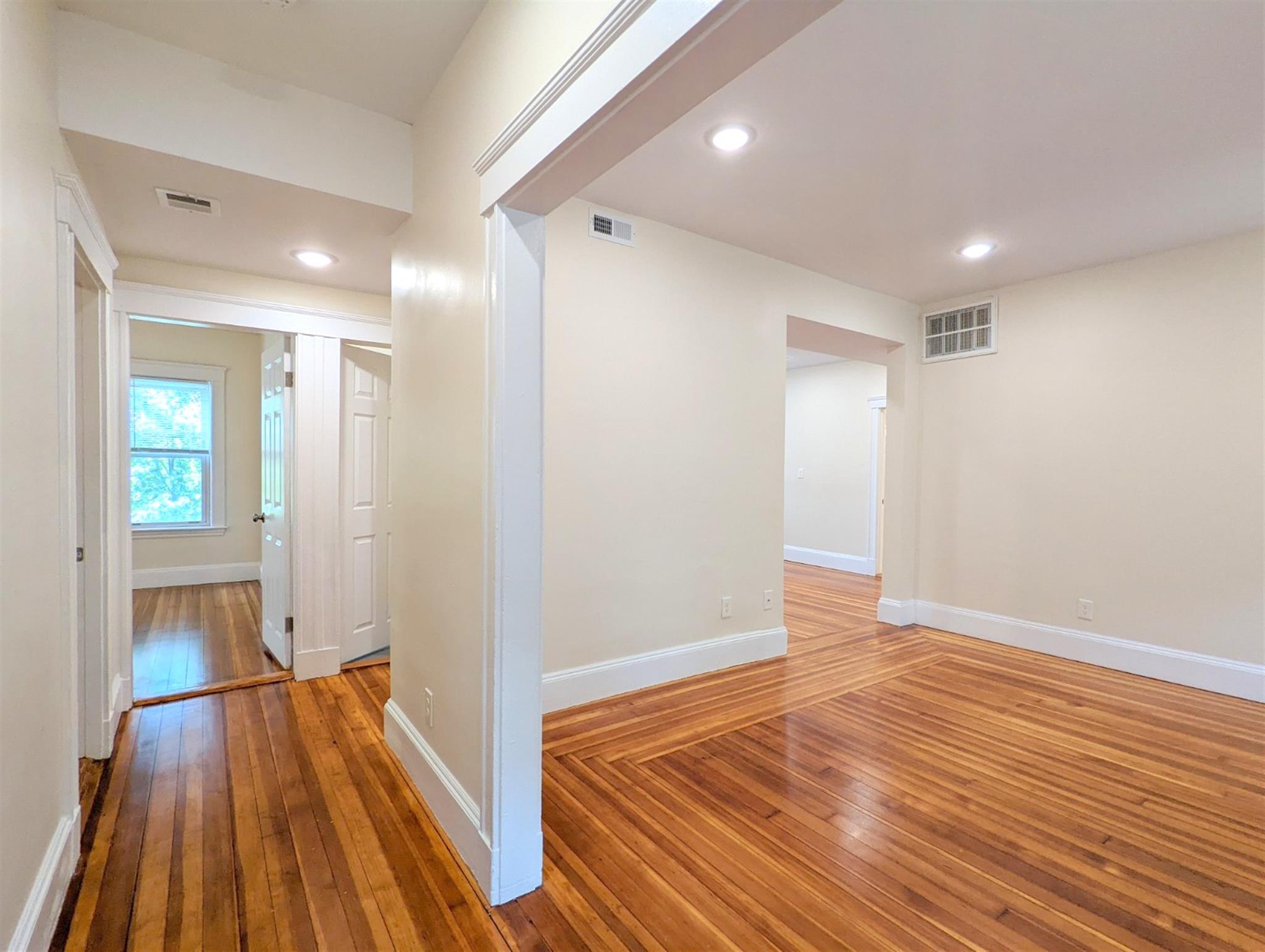 10 Lowell Cir, Porter Square