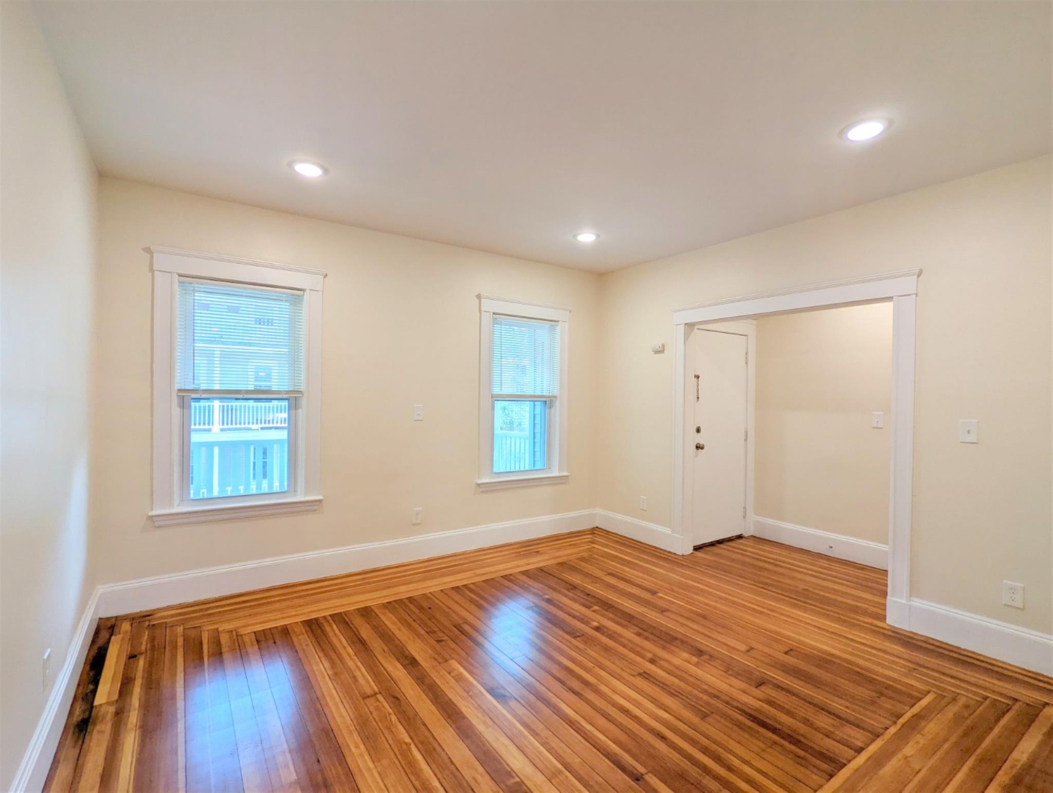 10 Lowell Cir, Porter Square