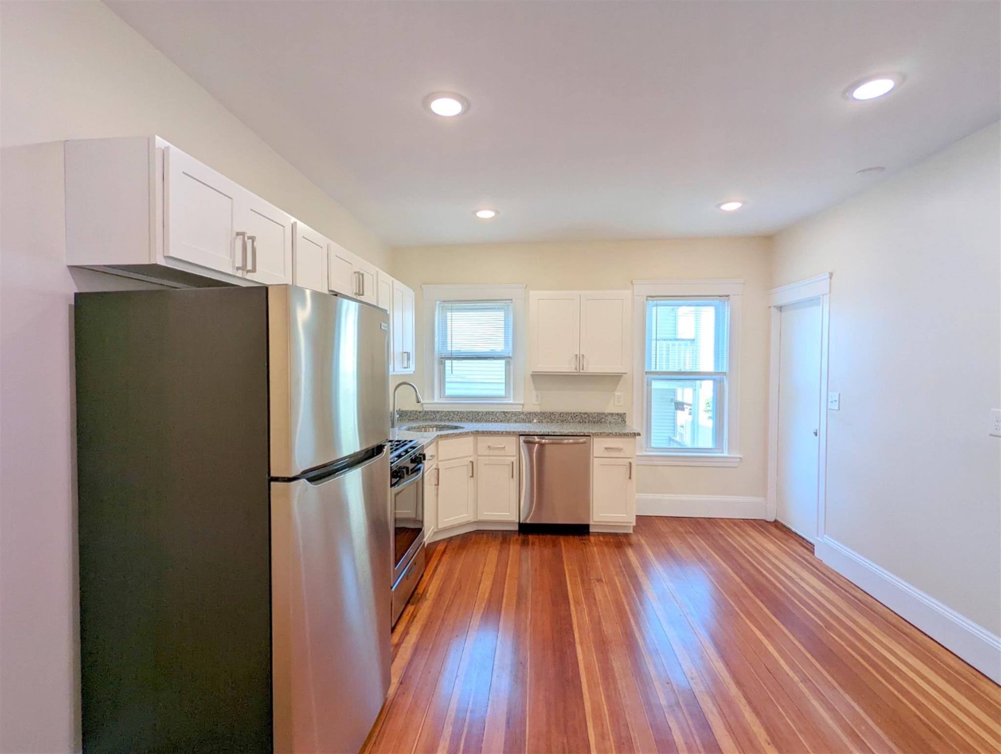 10 Lowell Cir, Porter Square