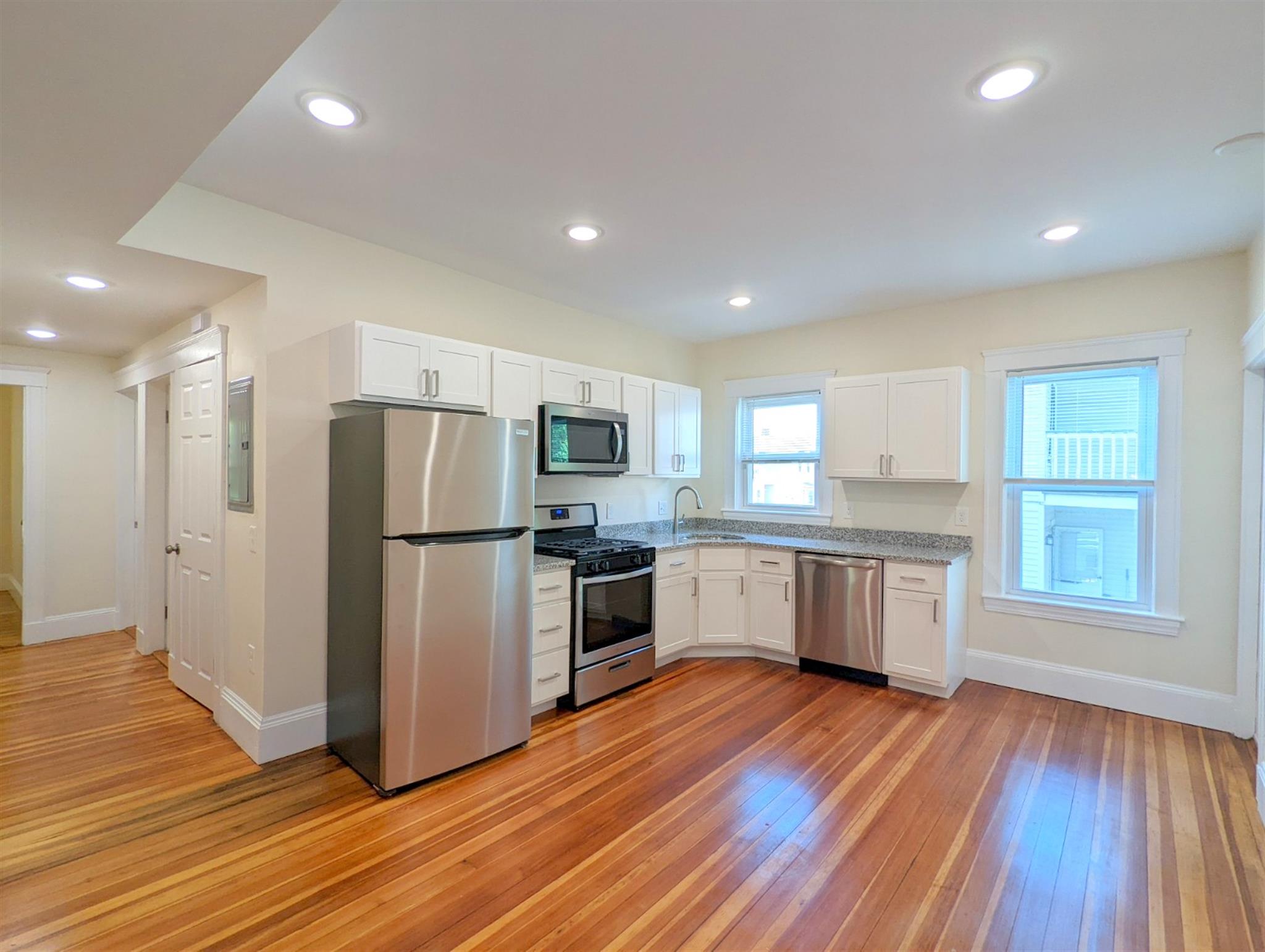 10 Lowell Cir, Porter Square