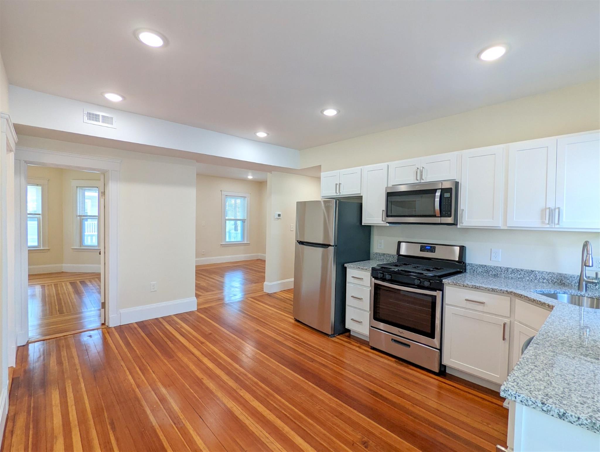 10 Lowell Cir, Porter Square