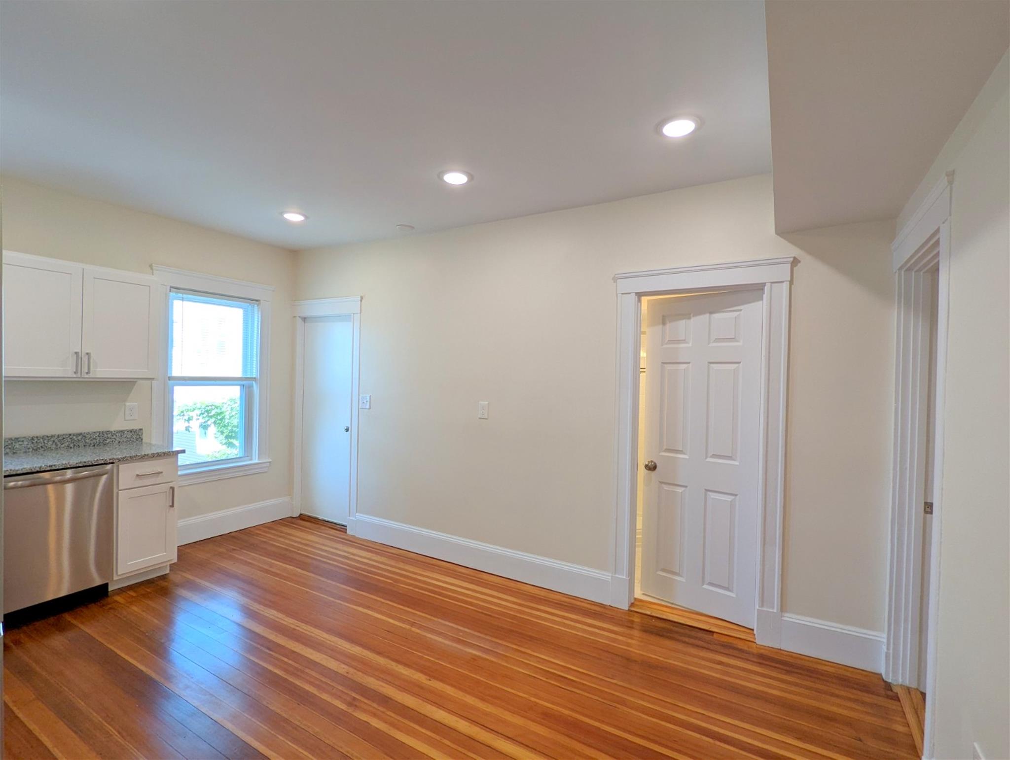 10 Lowell Cir, Porter Square