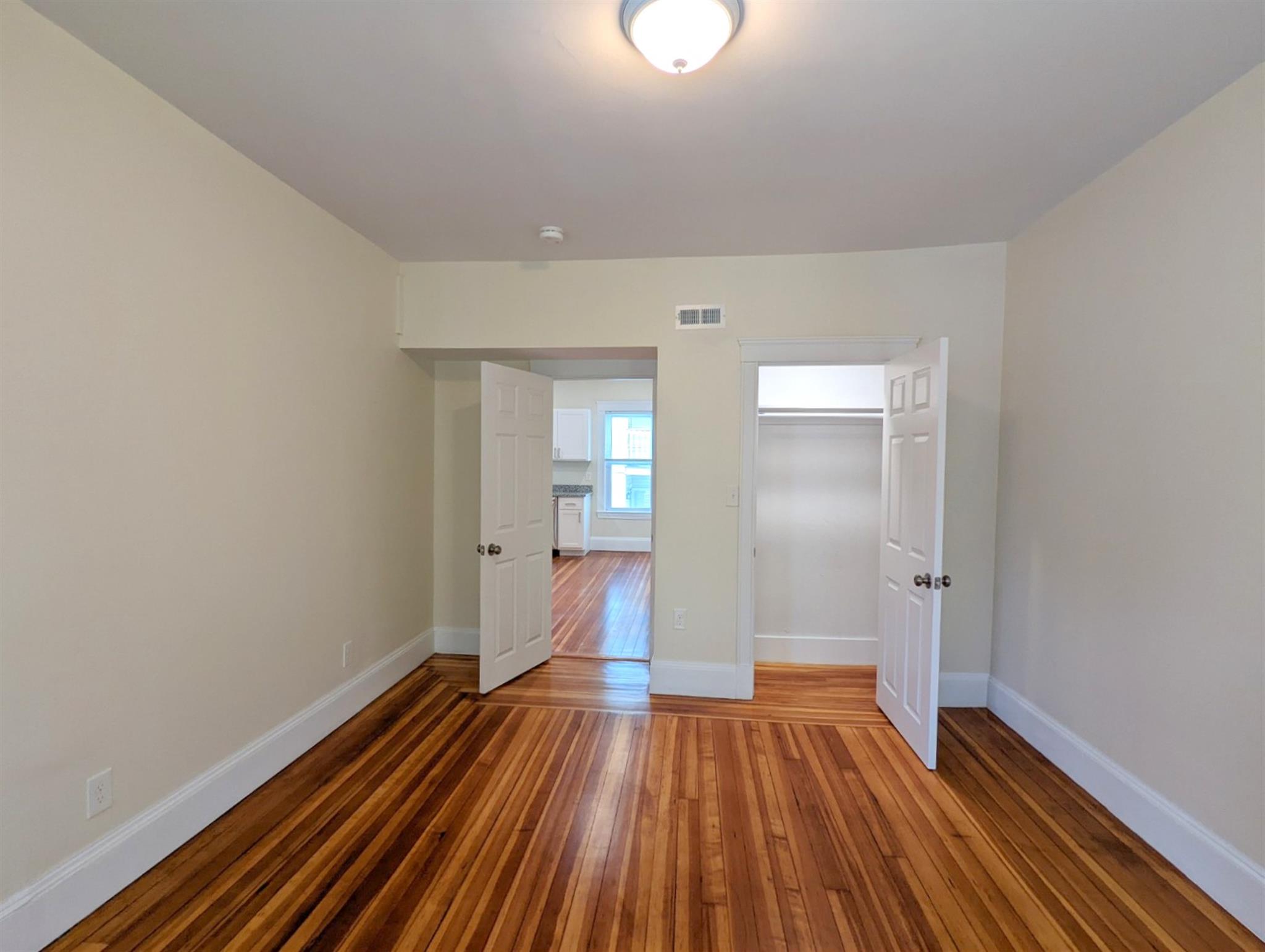 10 Lowell Cir, Porter Square