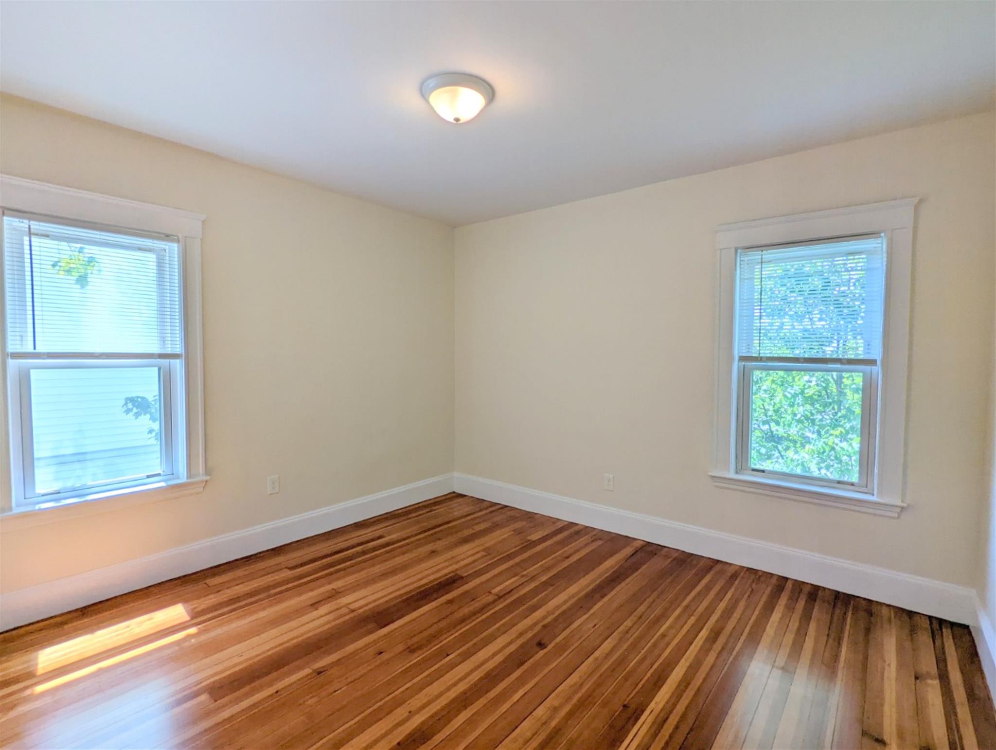 10 Lowell Cir, Porter Square