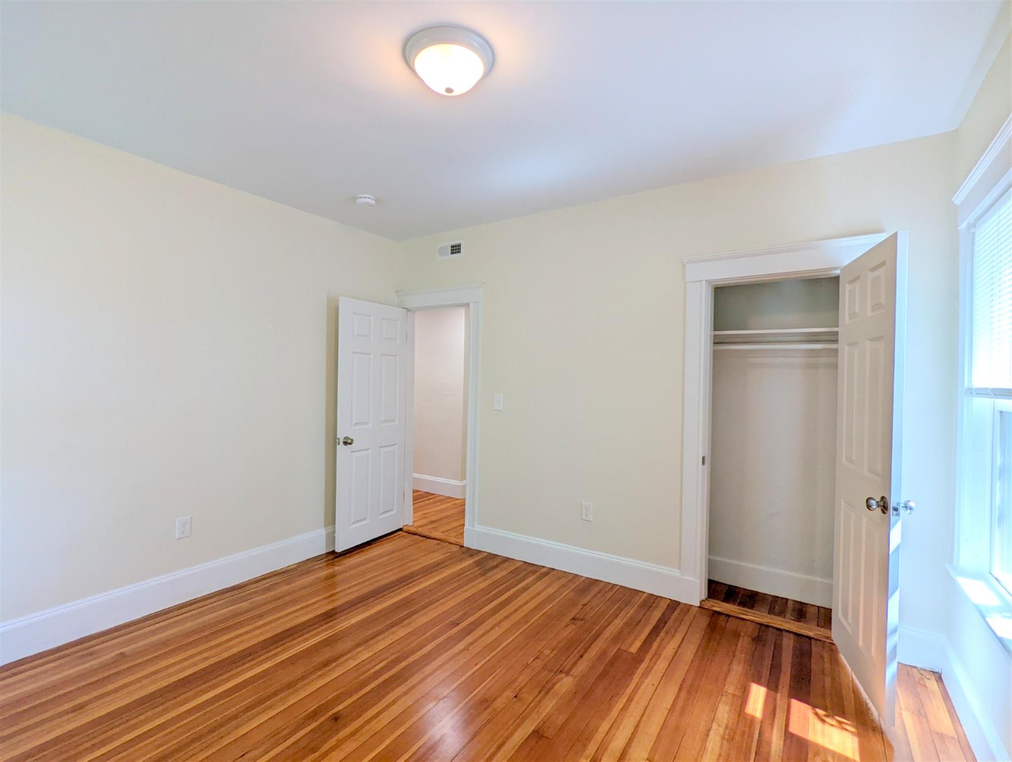 10 Lowell Cir, Porter Square