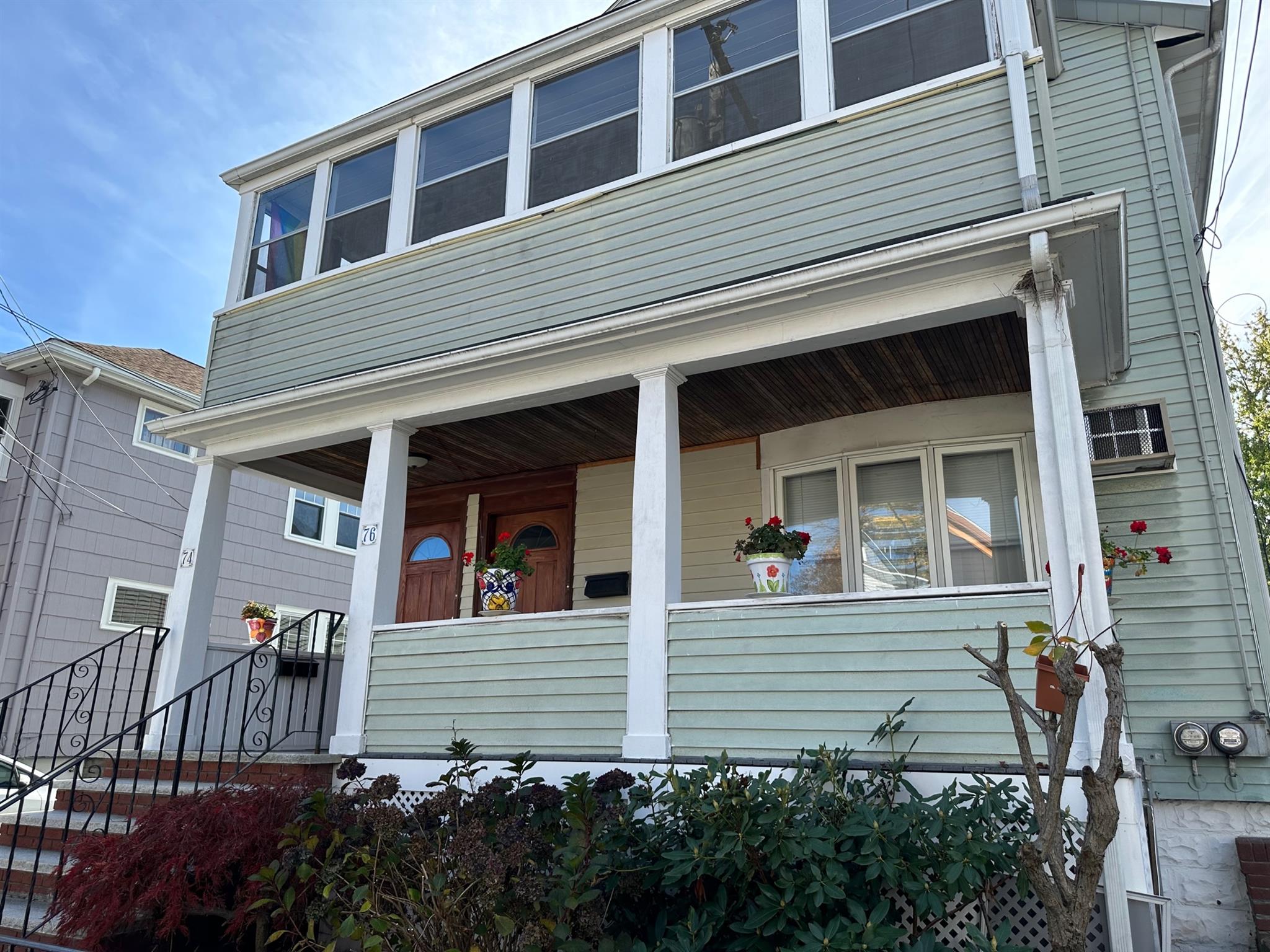 74 Cotting St, Medford