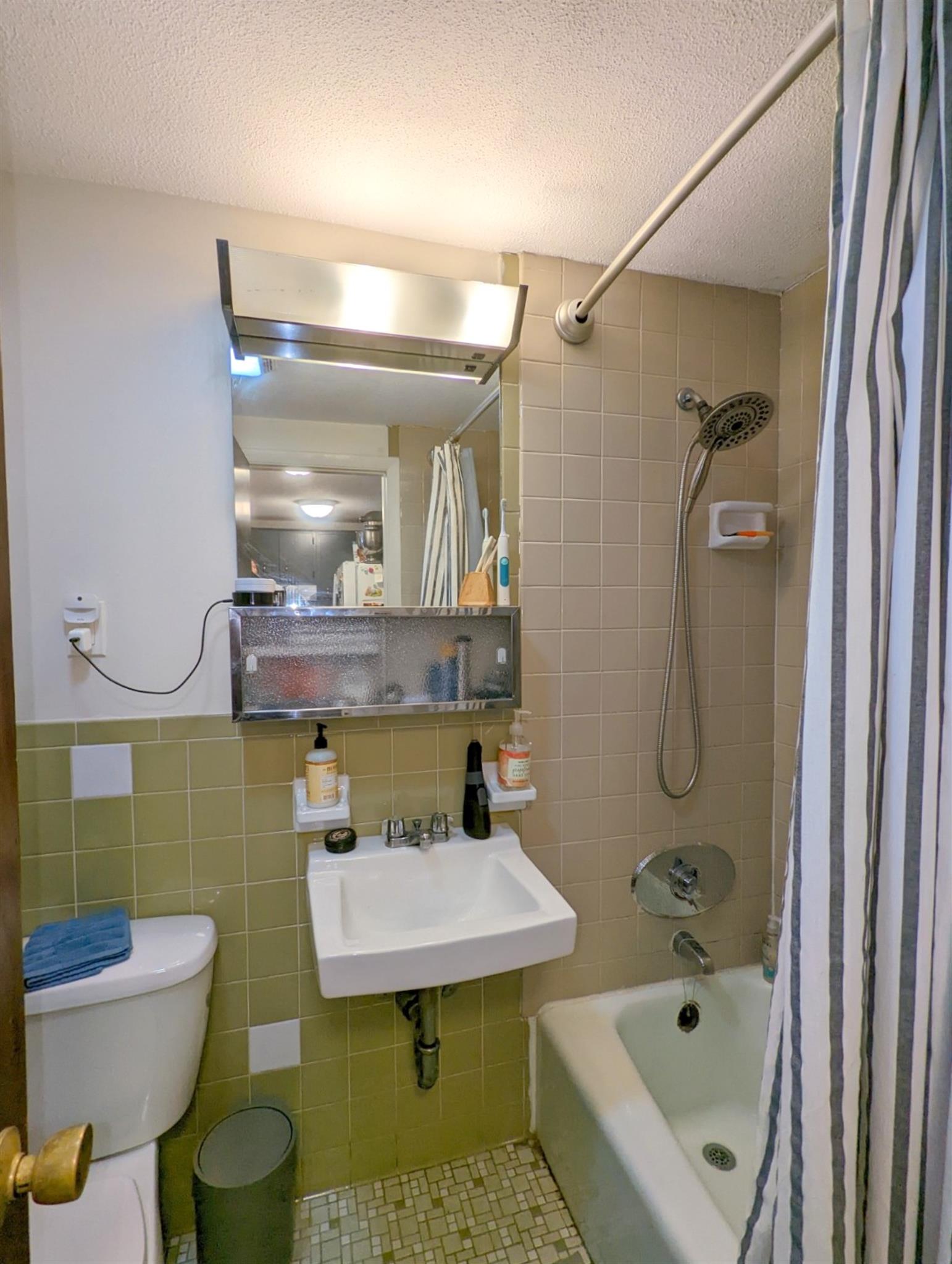 102 Alpine St, Magoun Square