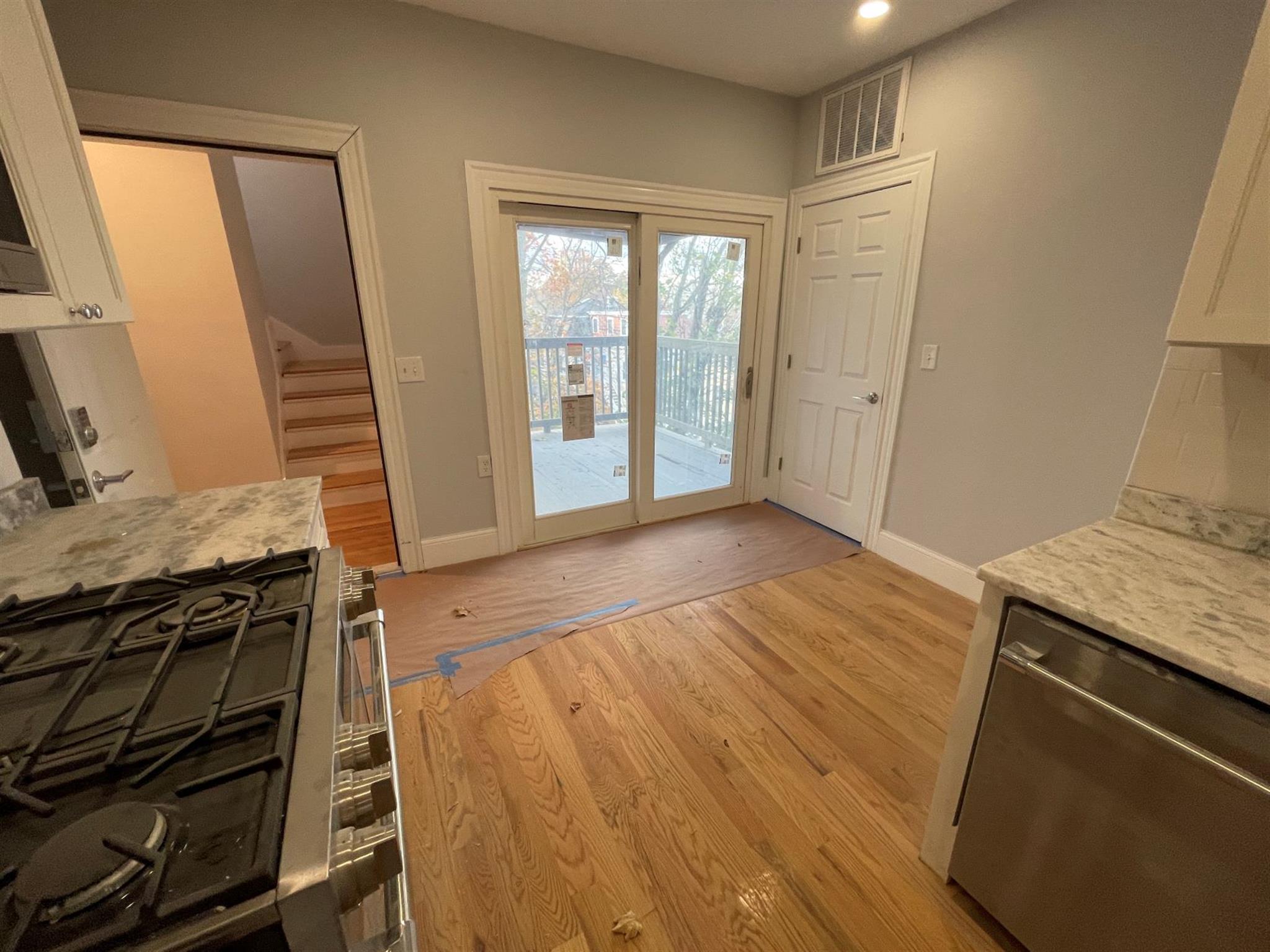 374 Oxford St, Porter Square