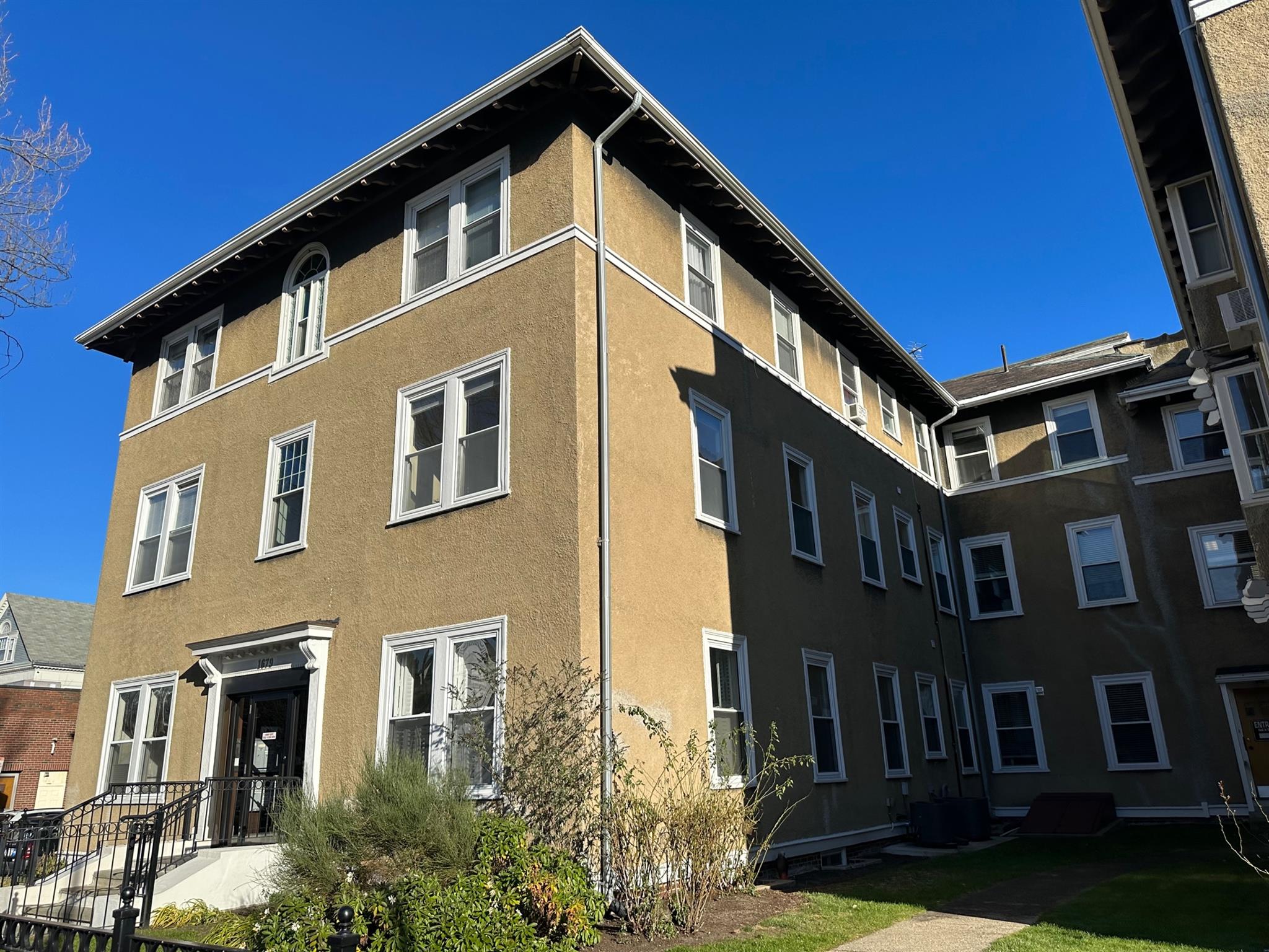 2 Sacramento St, Harvard Square