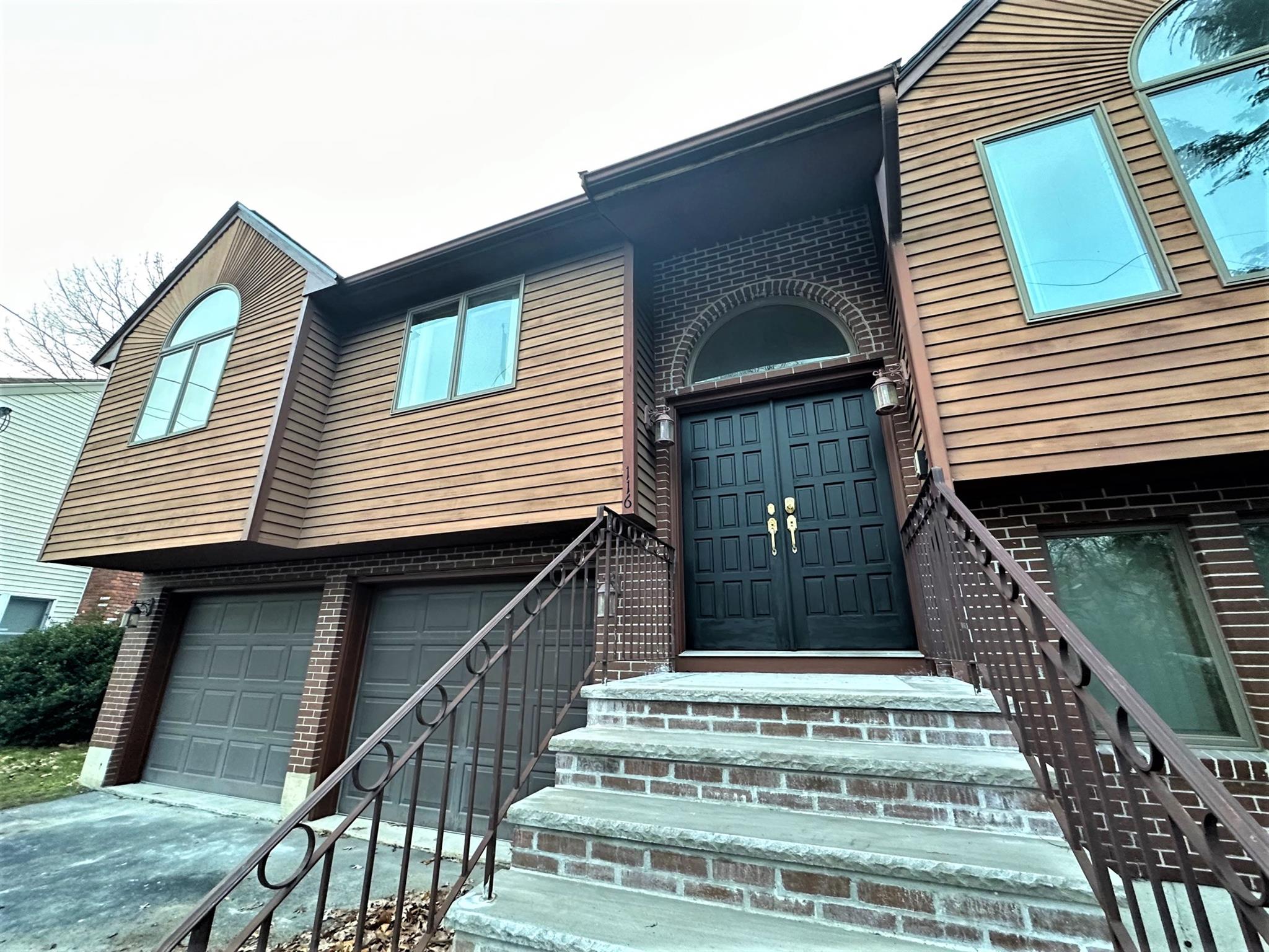 116 Grover Rd, Medford