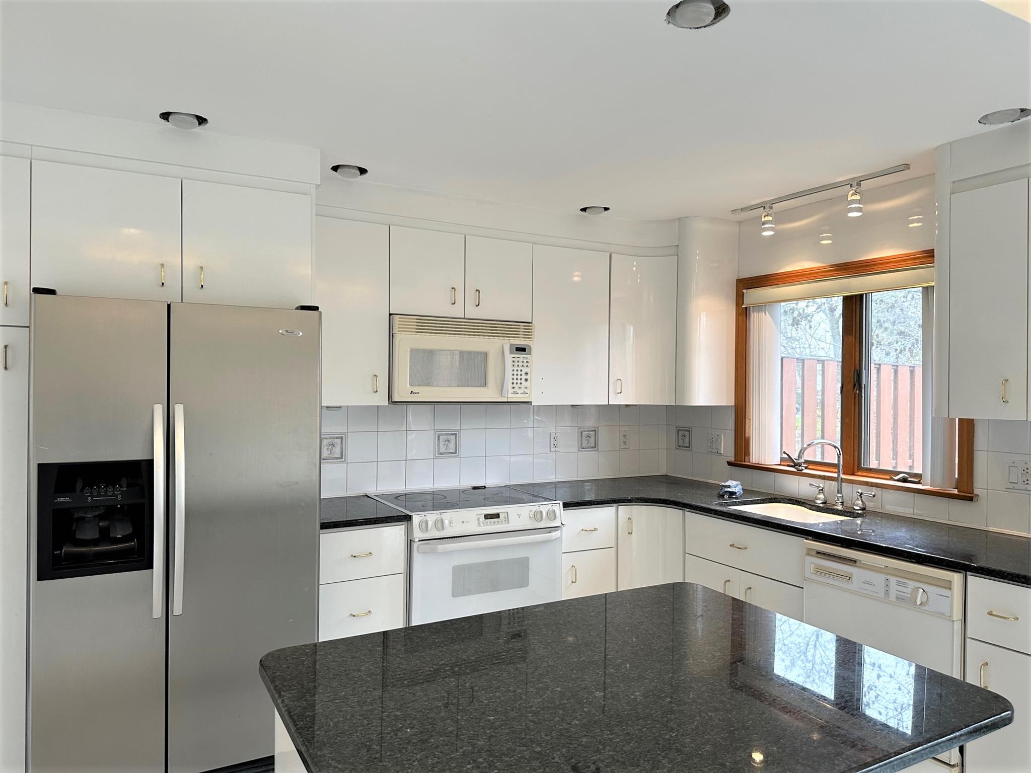 116 Grover Rd, Medford