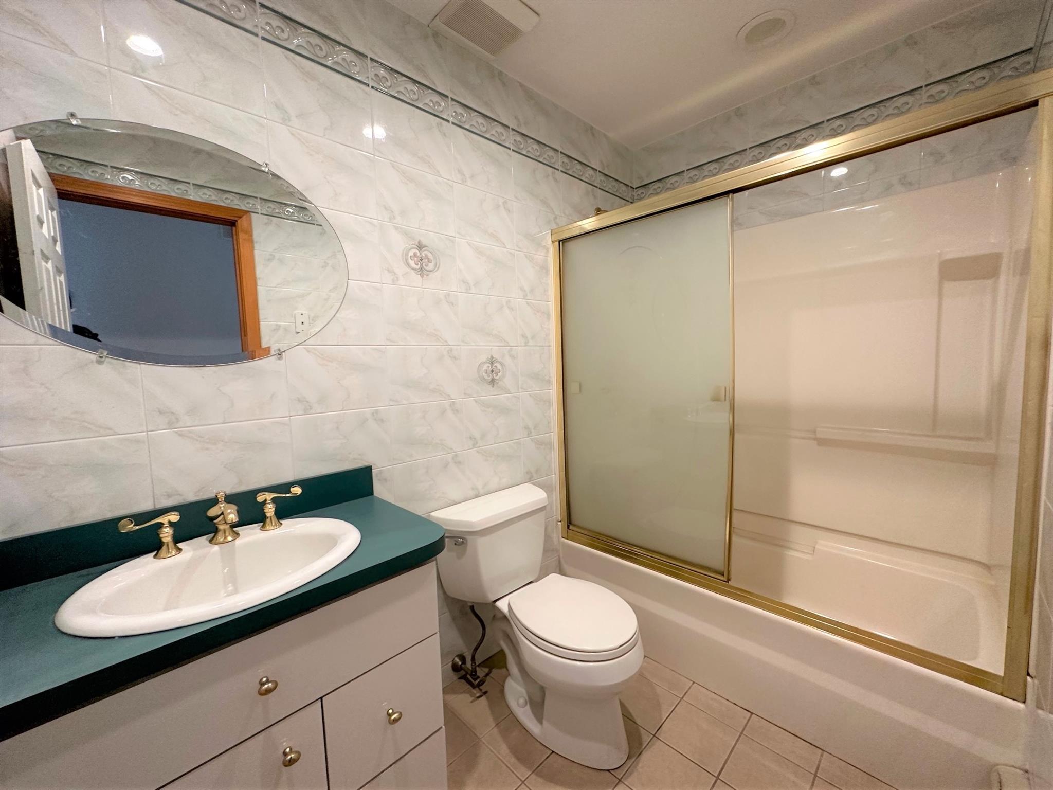 116 Grover Rd, Medford