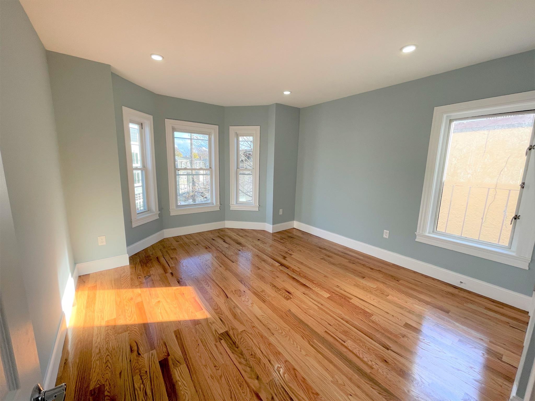 372 Oxford St, Porter Square